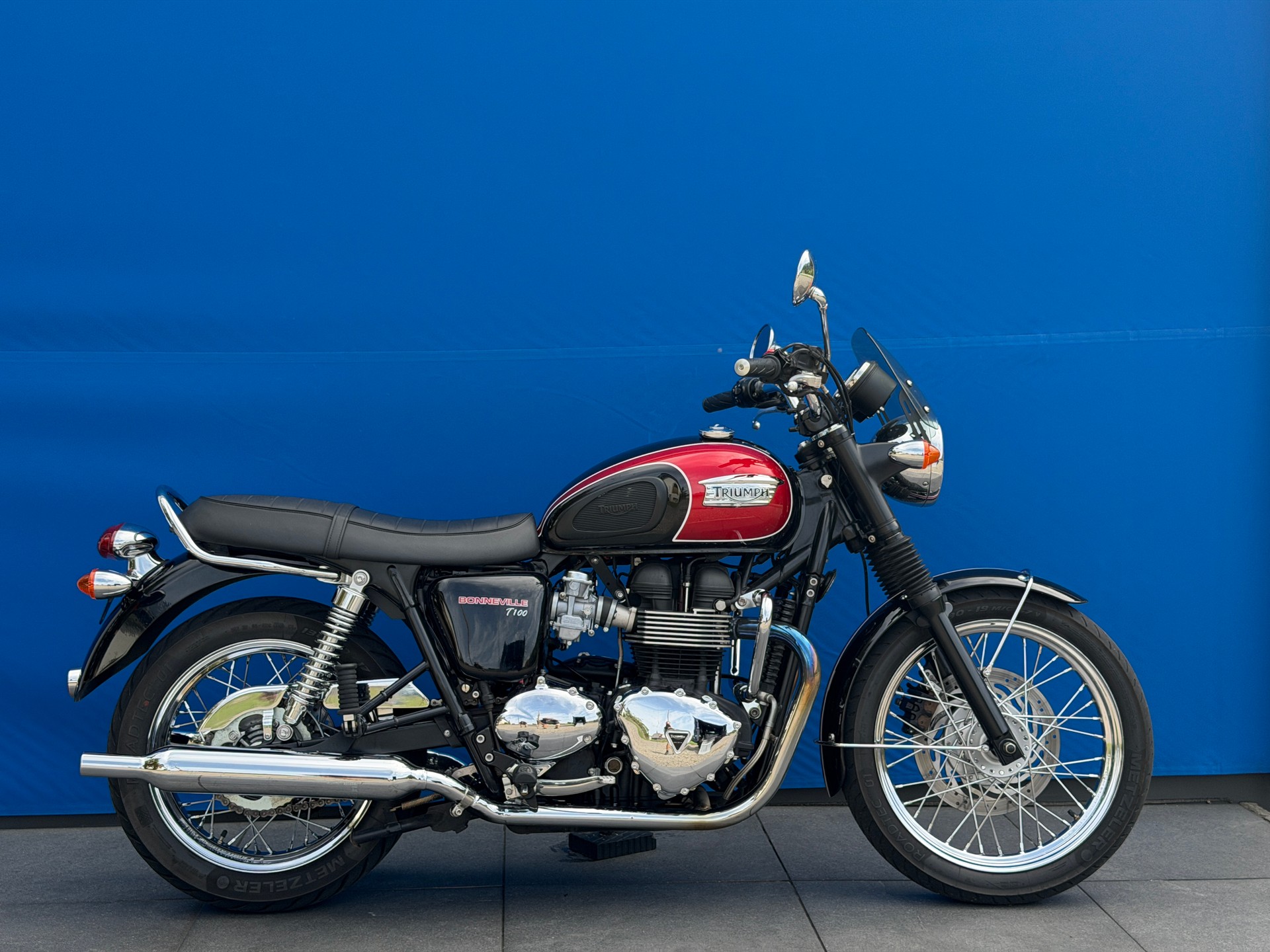 TRIUMPH Bonneville 900 i T 100