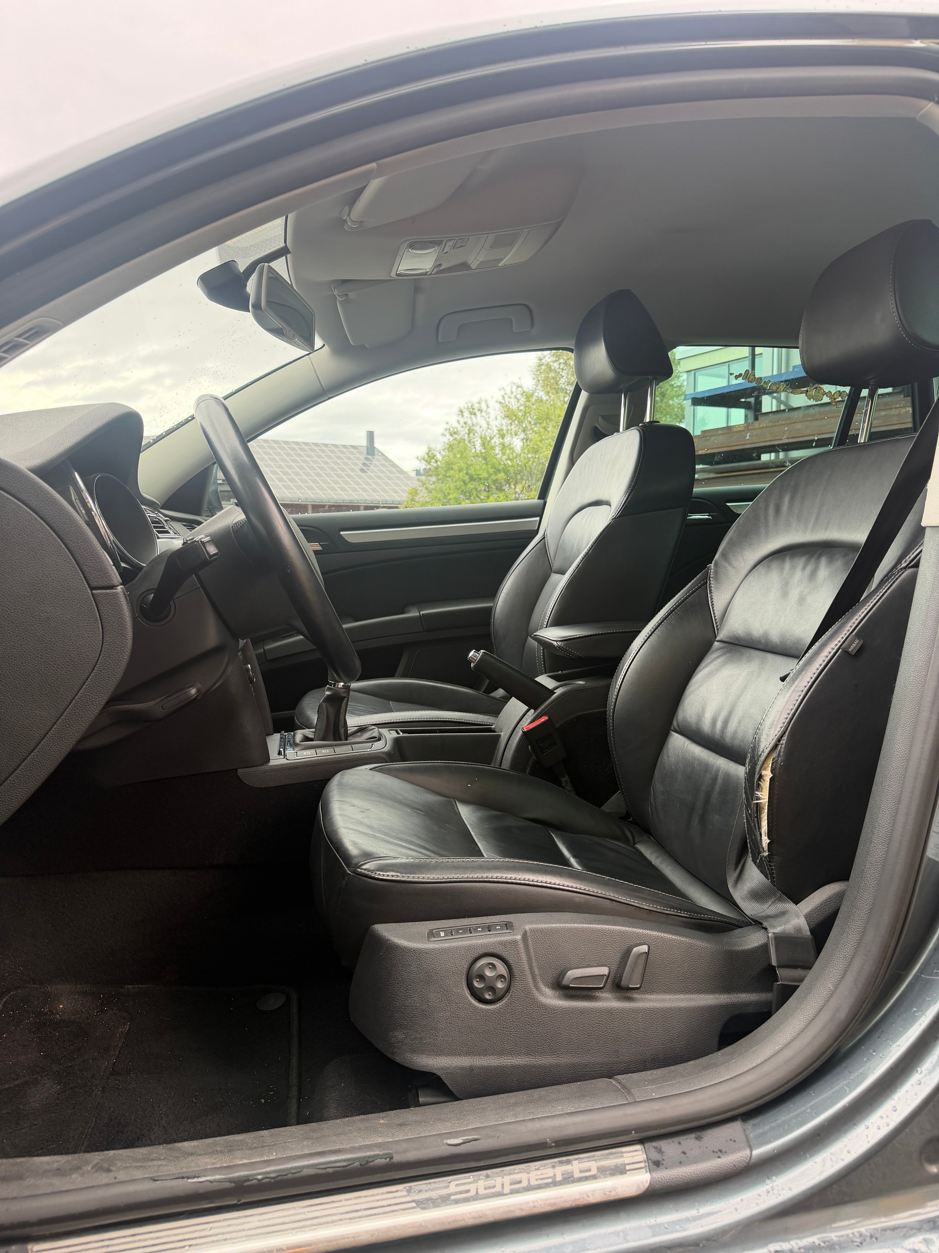 SKODA Superb Combi 1.8 TSI Ambition 4x4-image-8