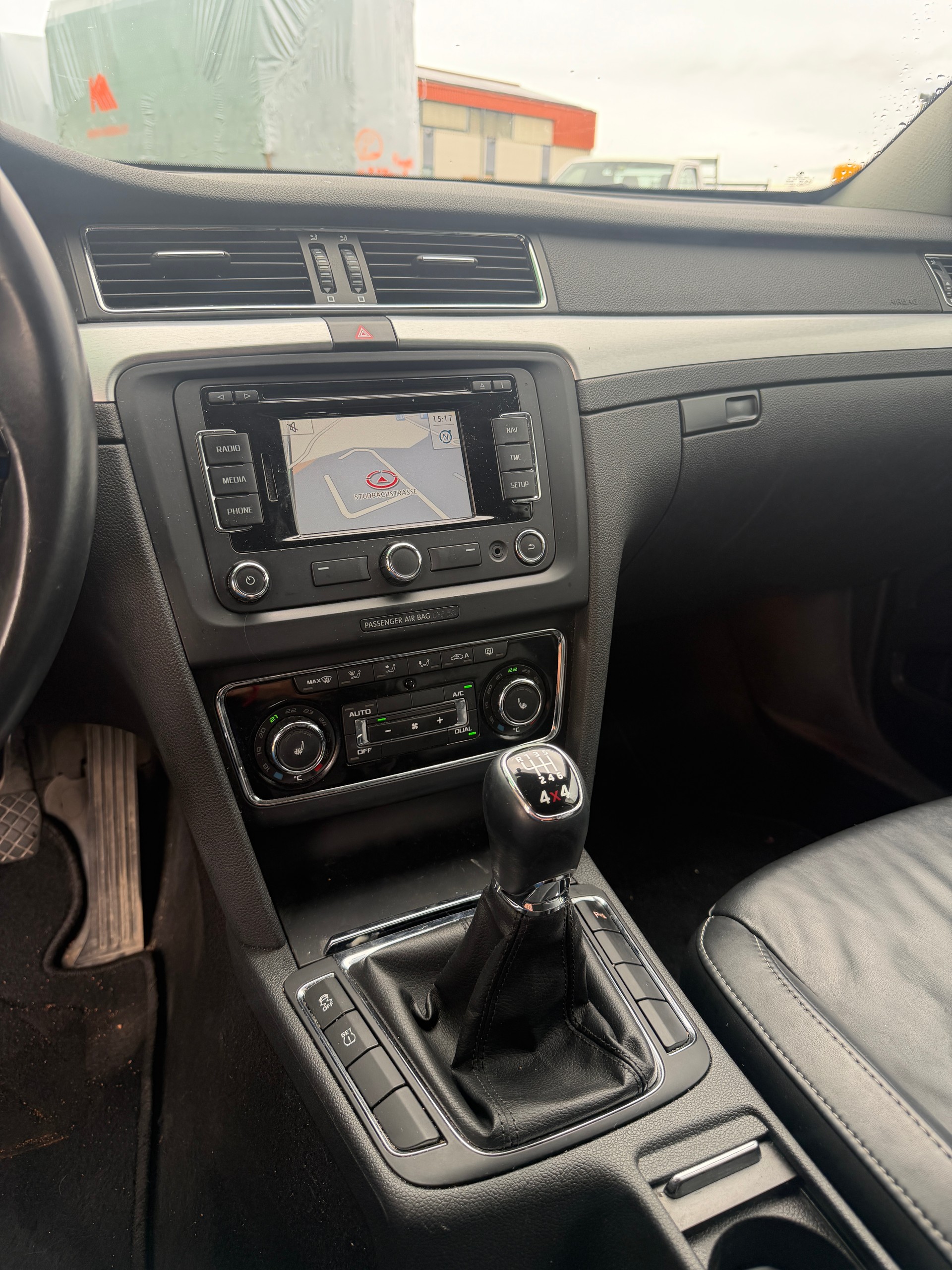 SKODA Superb Combi 1.8 TSI Ambition 4x4-image-10