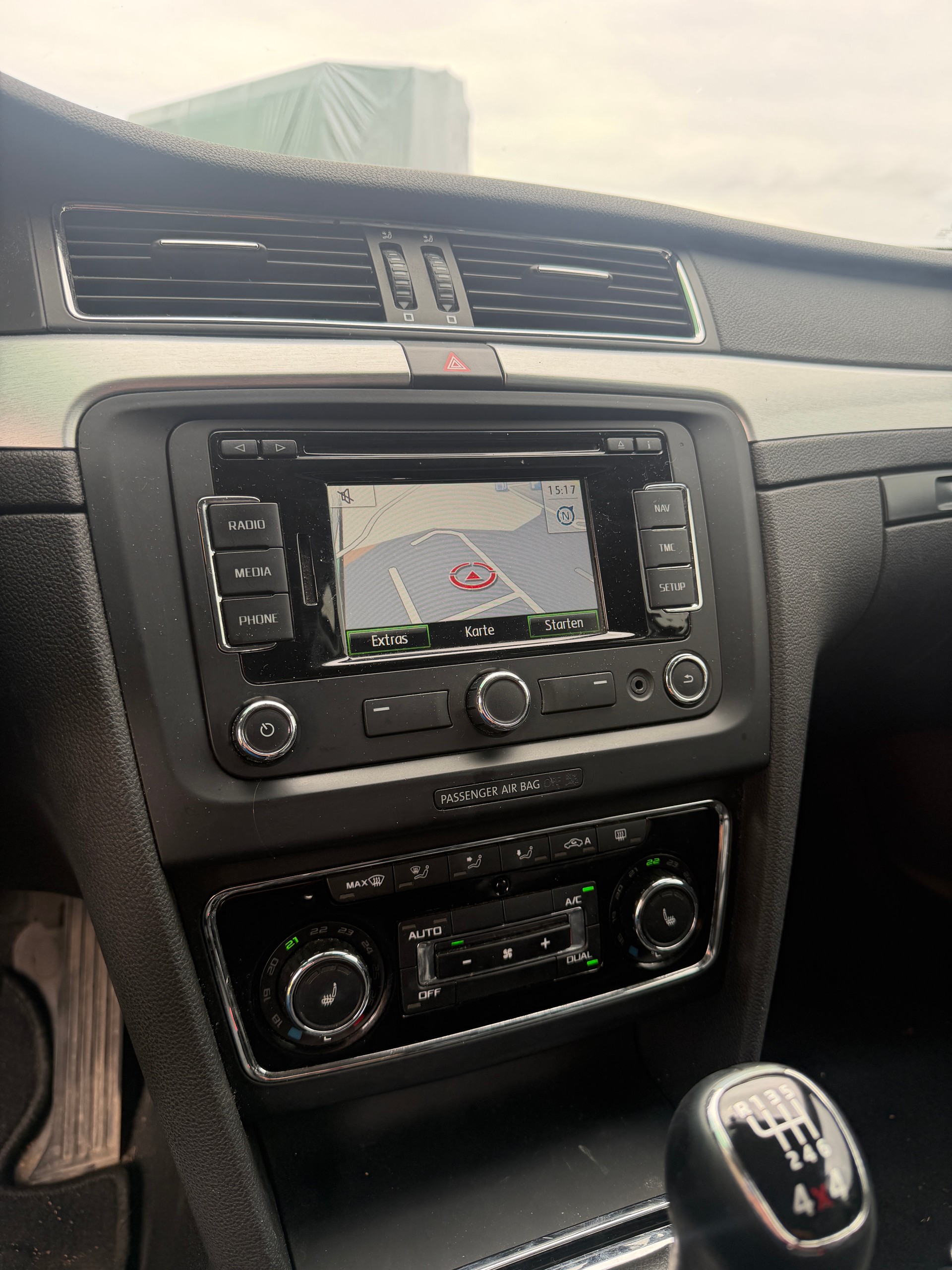 SKODA Superb Combi 1.8 TSI Ambition 4x4-image-11