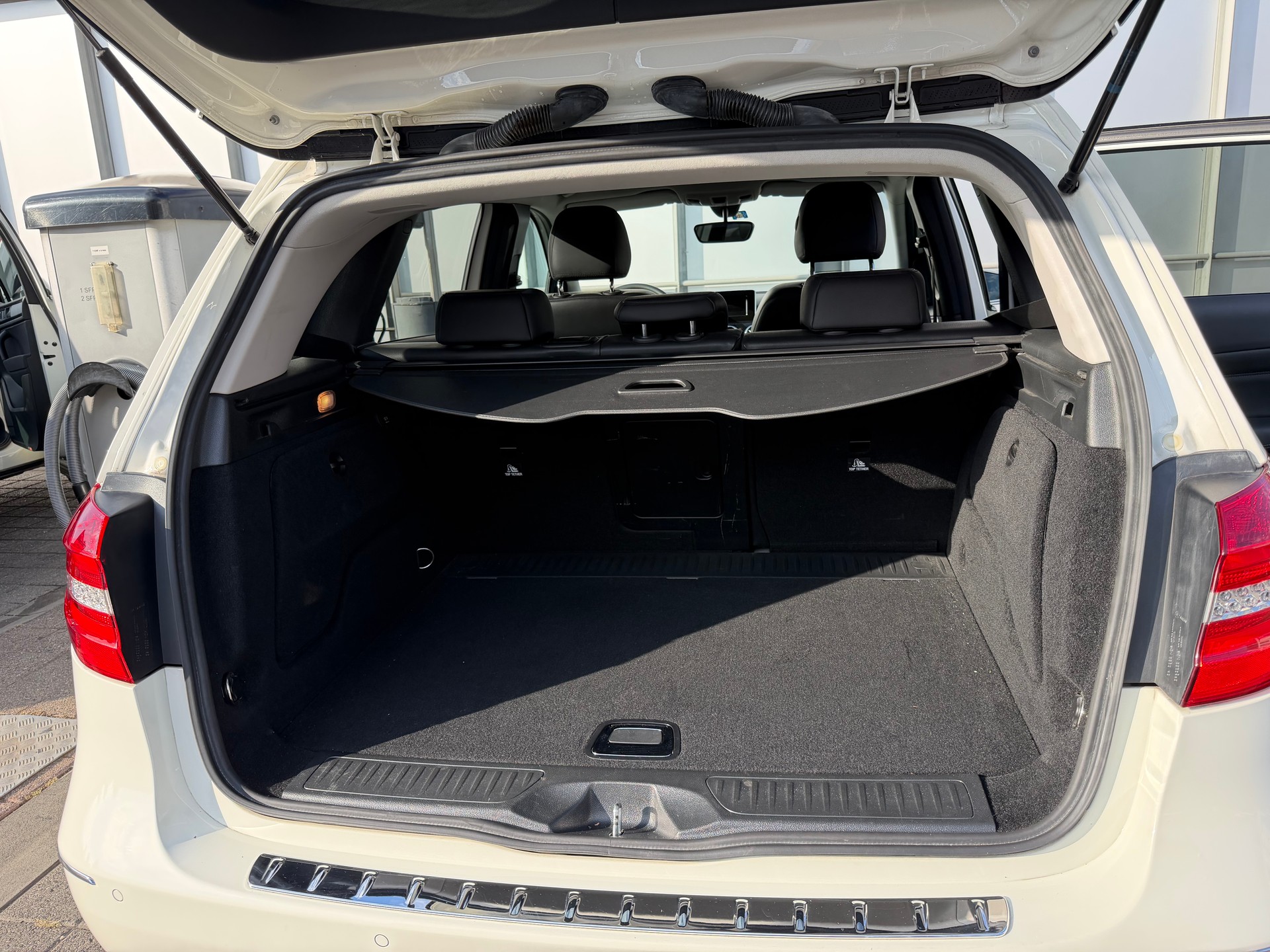 MERCEDES-BENZ B 180-image-4