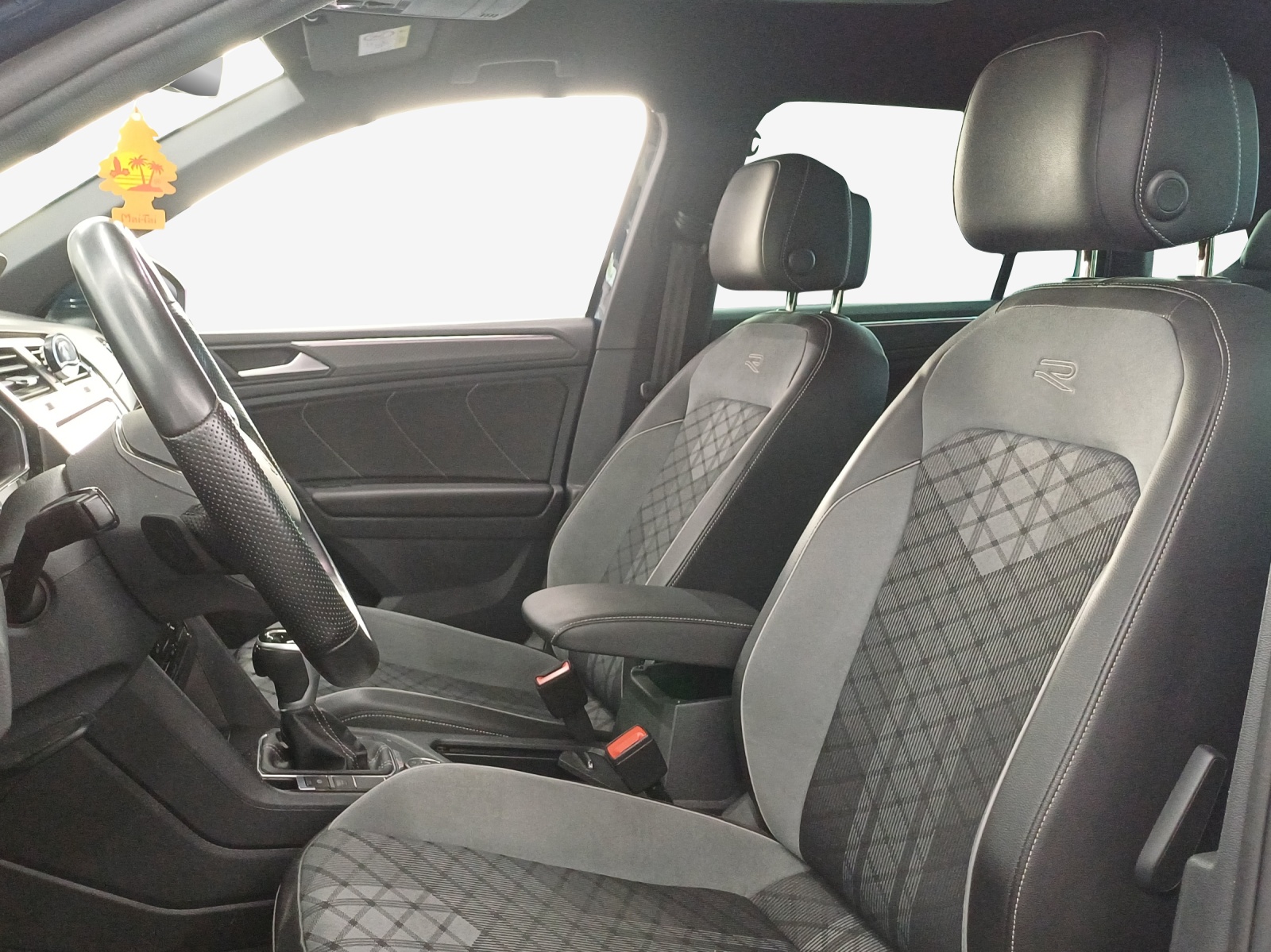 VW Tiguan 2.0 TDI SCR R-Line 4Motion DSG-image-7