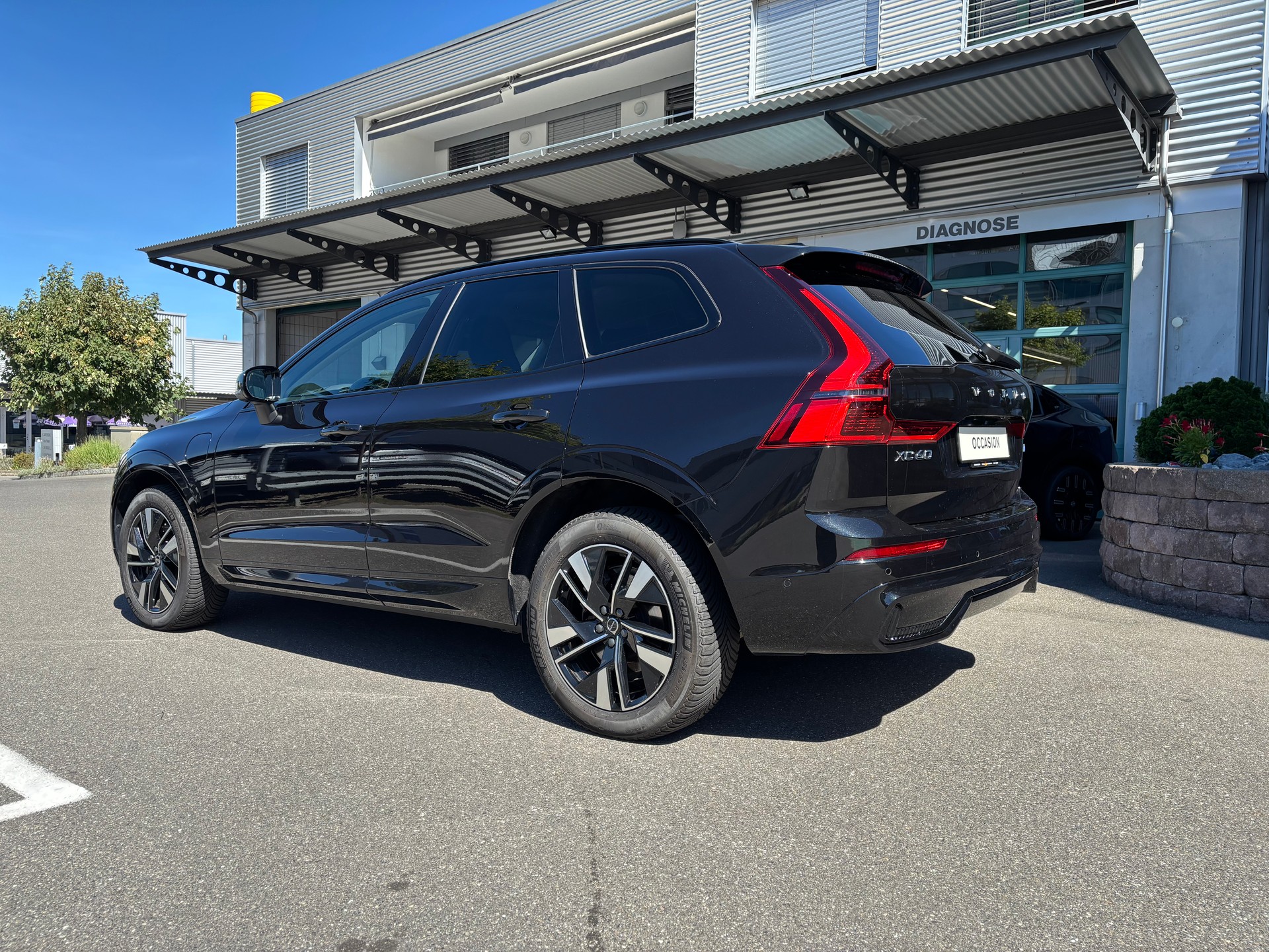 VOLVO XC60 T6 eAWD PluginHybrid Plus Dark Geartronic-showroom-element-3