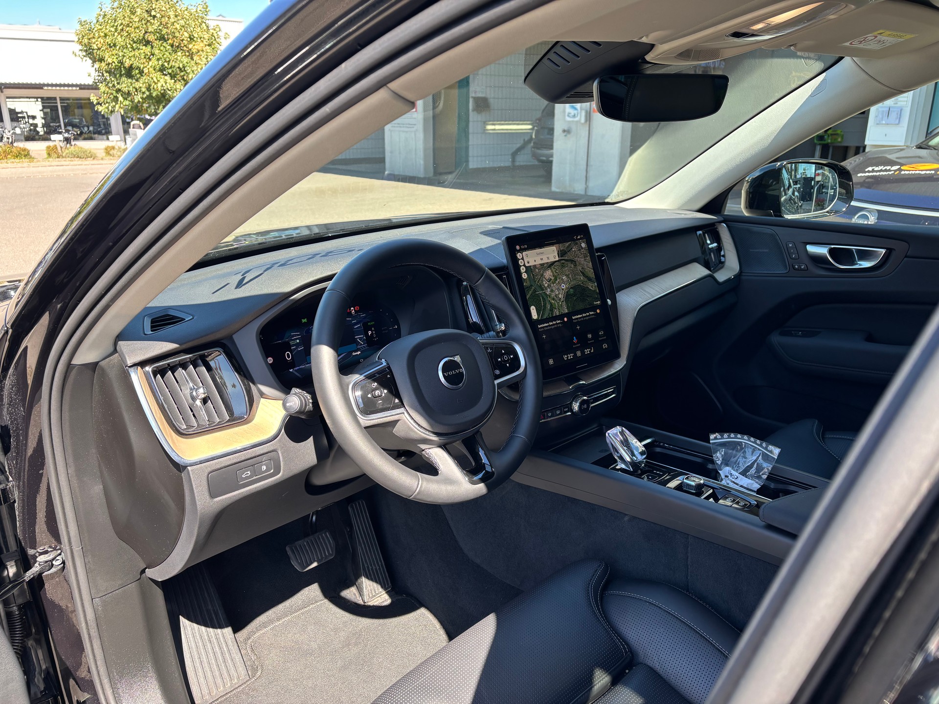 VOLVO XC60 T6 eAWD PluginHybrid Plus Dark Geartronic-image-9