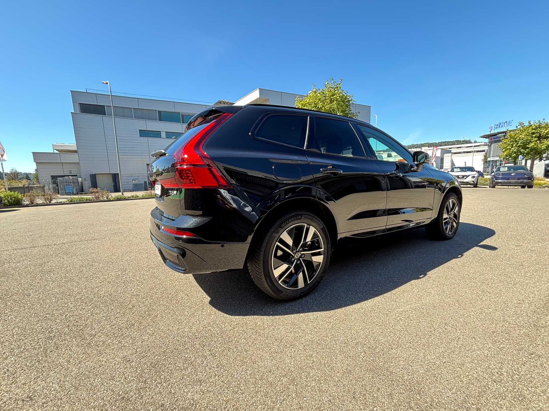 VOLVO XC60 T6 eAWD PluginHybrid Plus Dark Geartronic-image-5