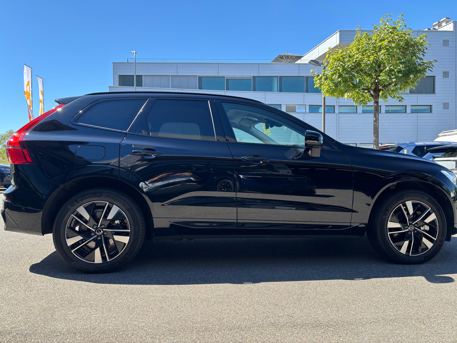 VOLVO XC60 T6 eAWD PluginHybrid Plus Dark Geartronic-image-6
