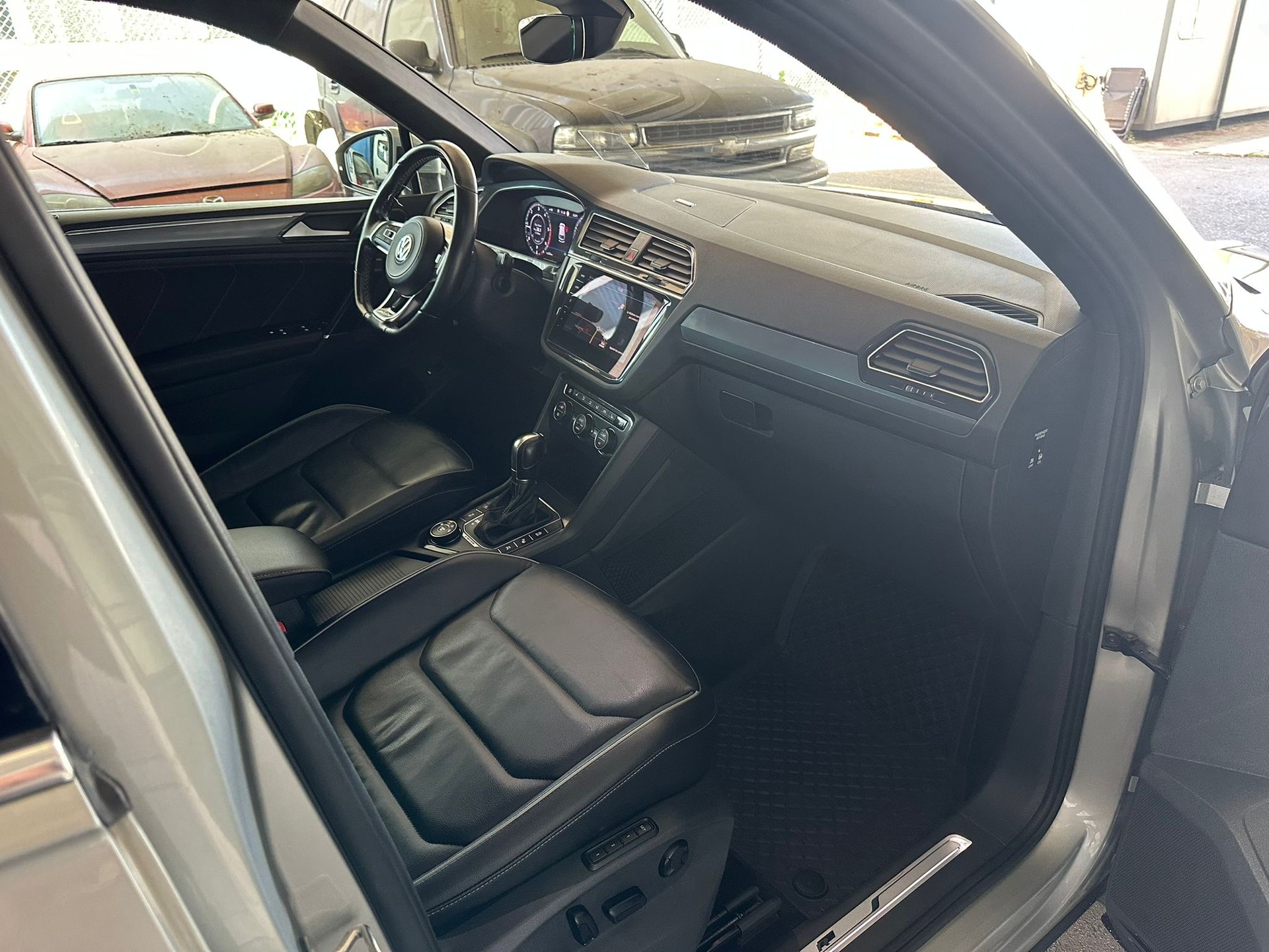 VW Tiguan 2.0 TDI R-Line 4Motion DSG-image-5