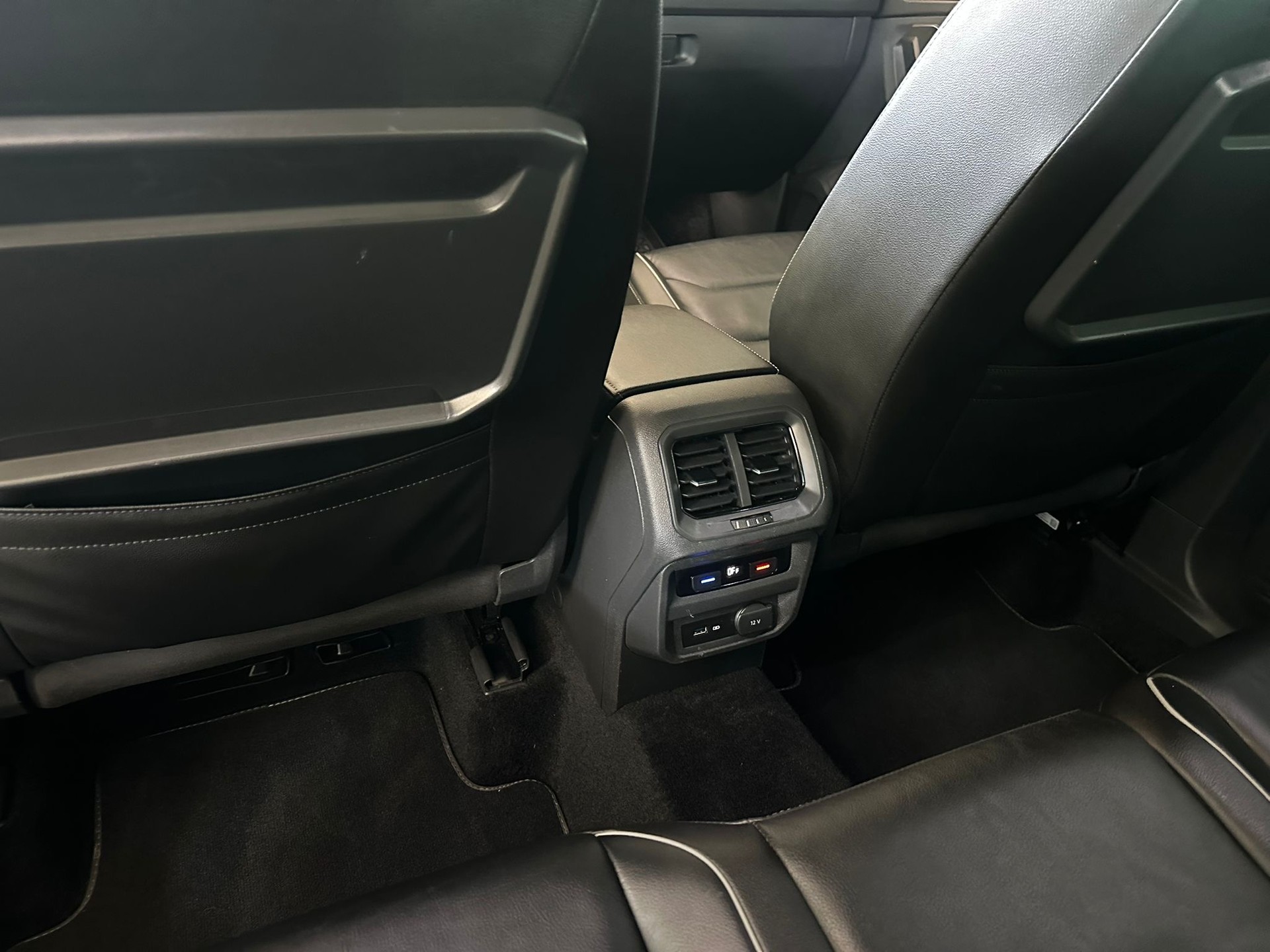 VW Tiguan 2.0 TDI R-Line 4Motion DSG-image-6
