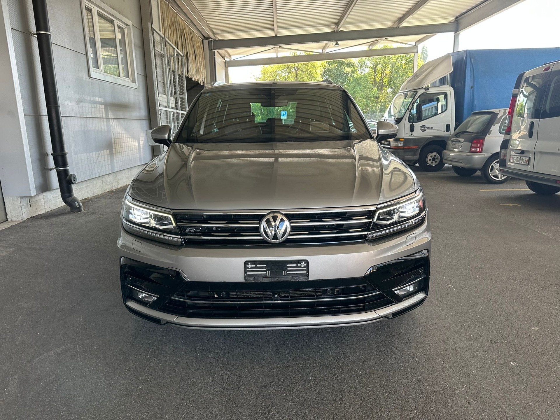 VW Tiguan 2.0 TDI R-Line 4Motion DSG-image-0