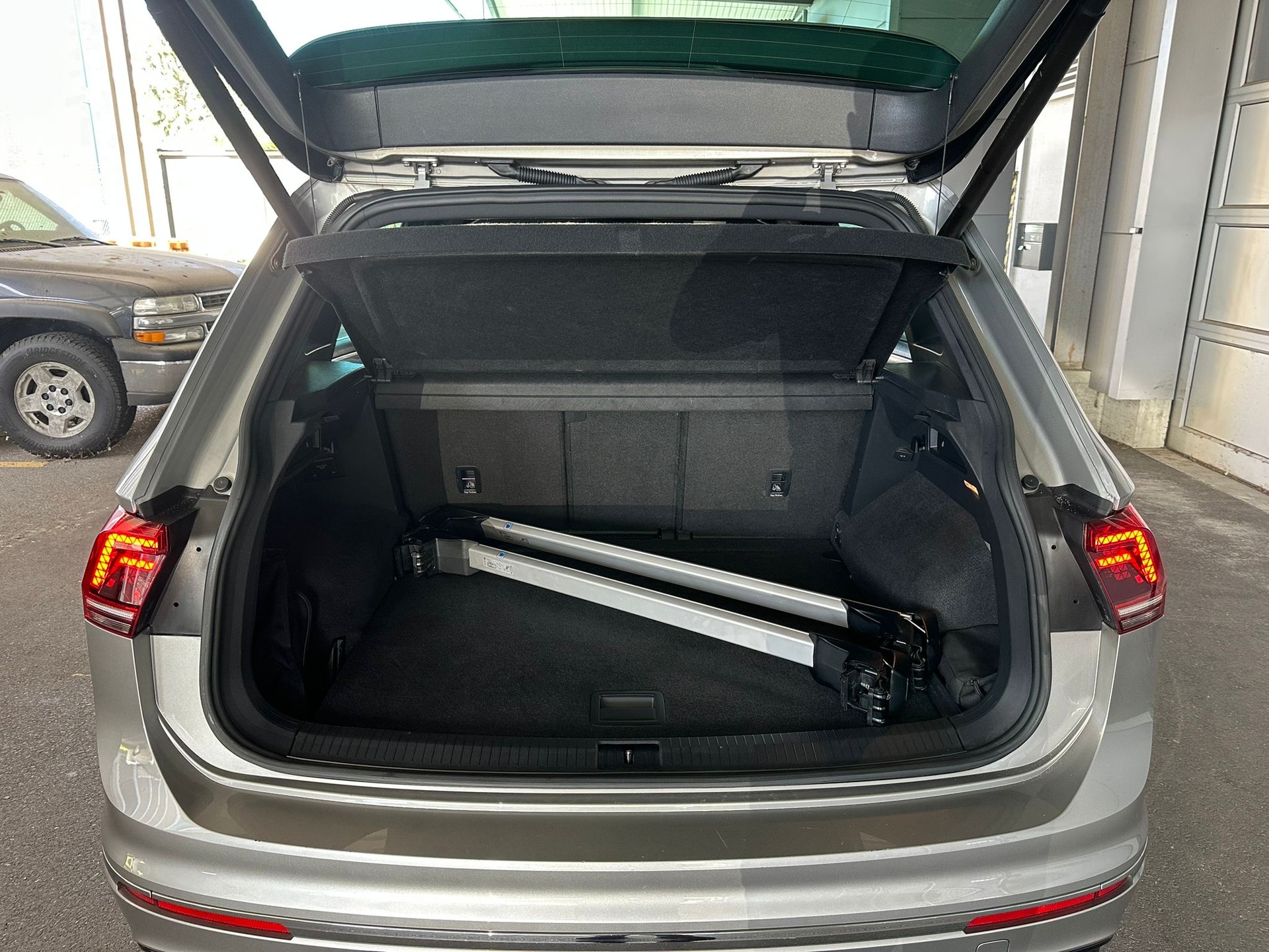 VW Tiguan 2.0 TDI R-Line 4Motion DSG-image-4