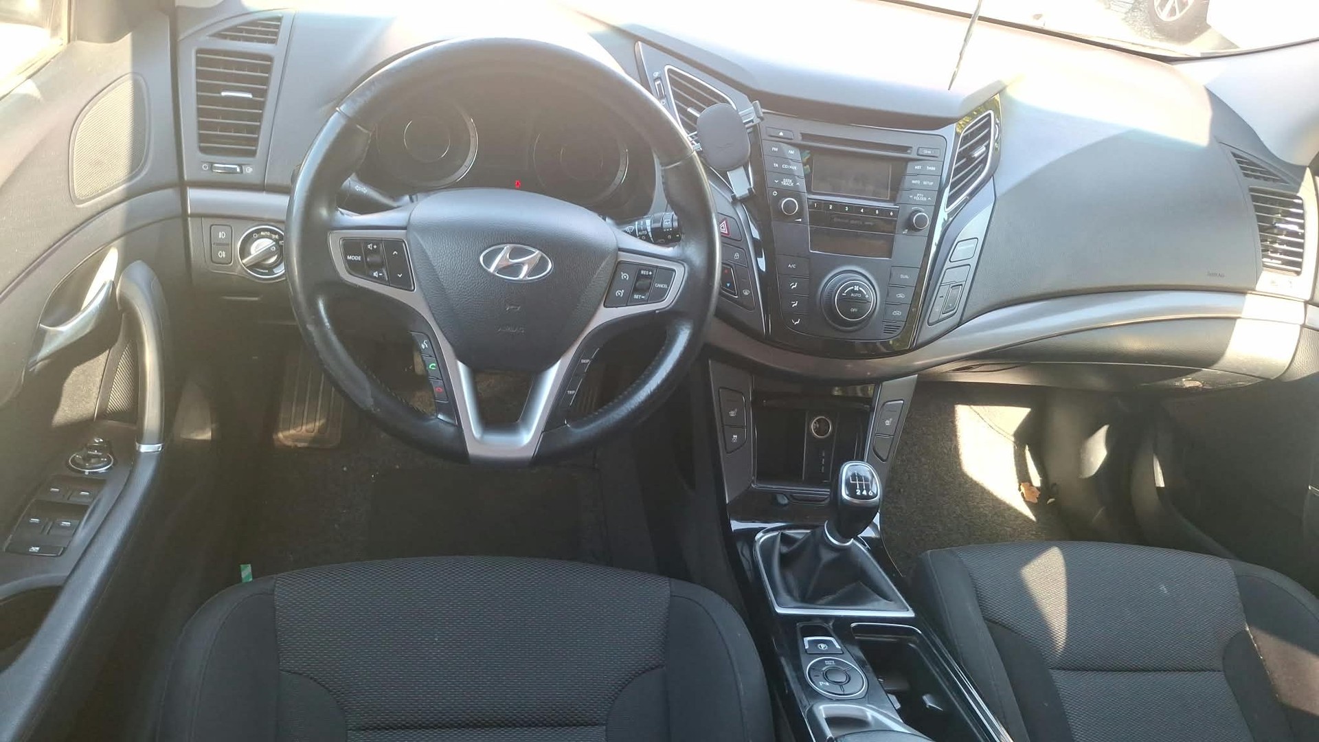 HYUNDAI i40 Wagon 1.7 CRDI ISG Comfort-image-9