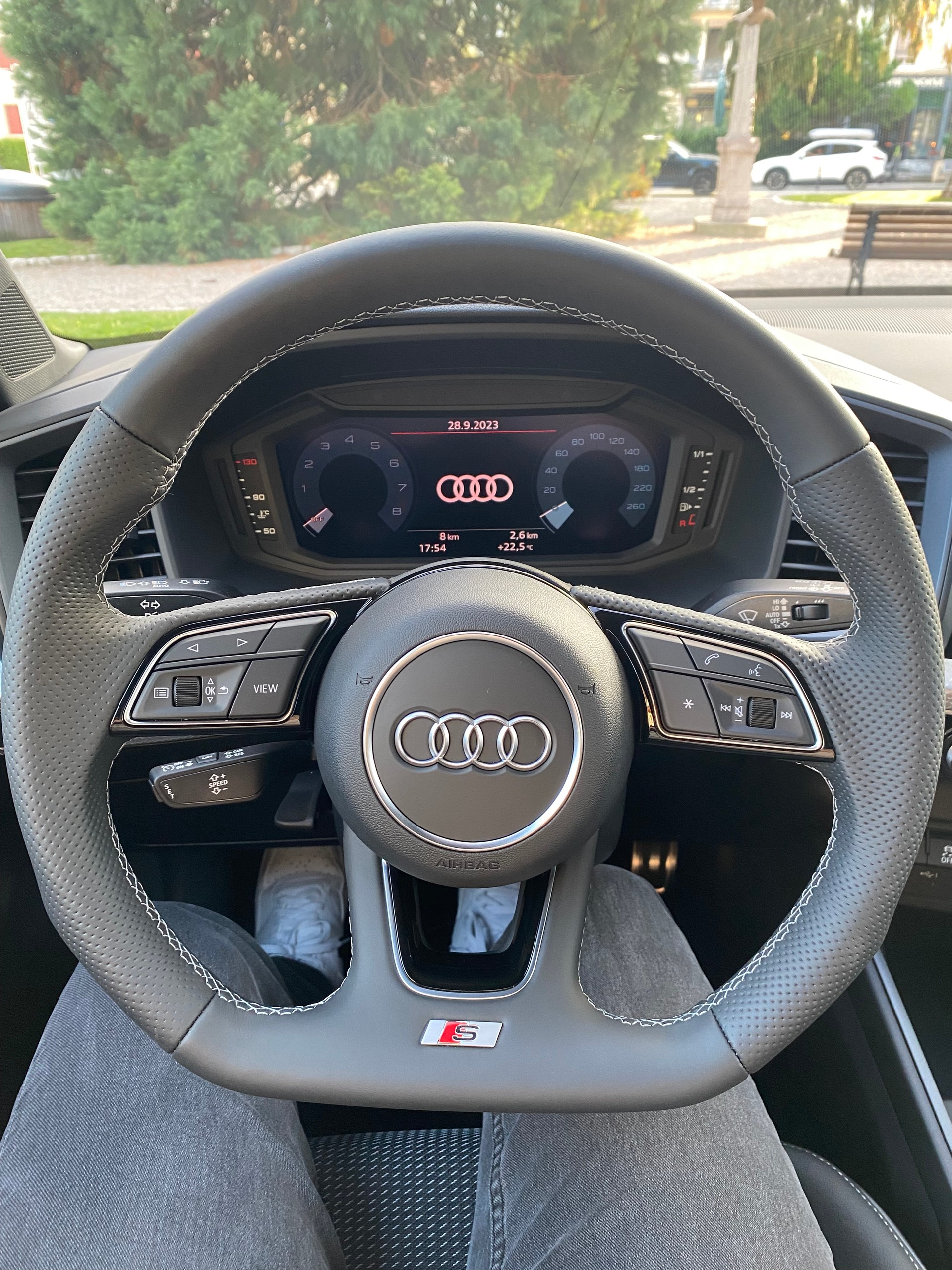 AUDI Sportback 35 TFSI S line-image-4