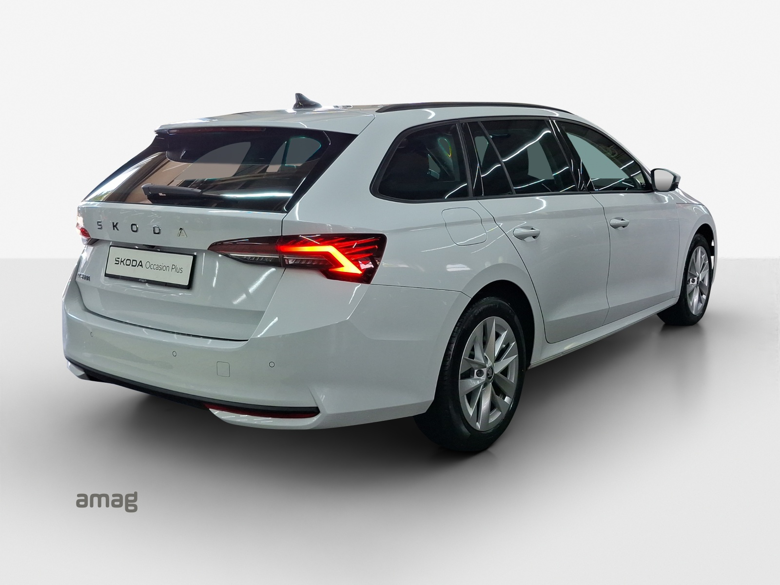 SKODA Octavia Combi 1.5 TSI mHEV DSG Dynamic-image-4