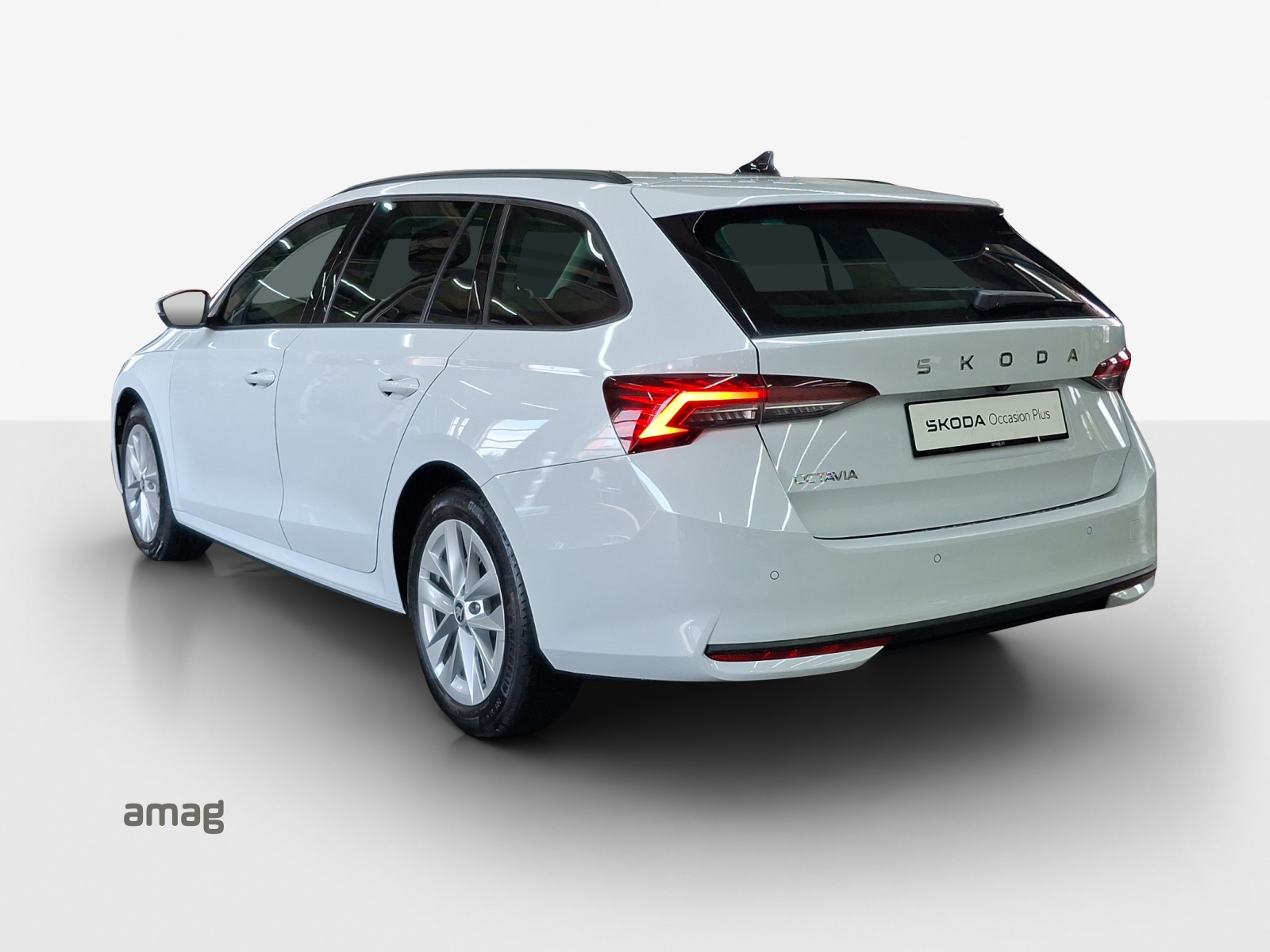 SKODA Octavia Combi 1.5 TSI mHEV DSG Dynamic-image-2
