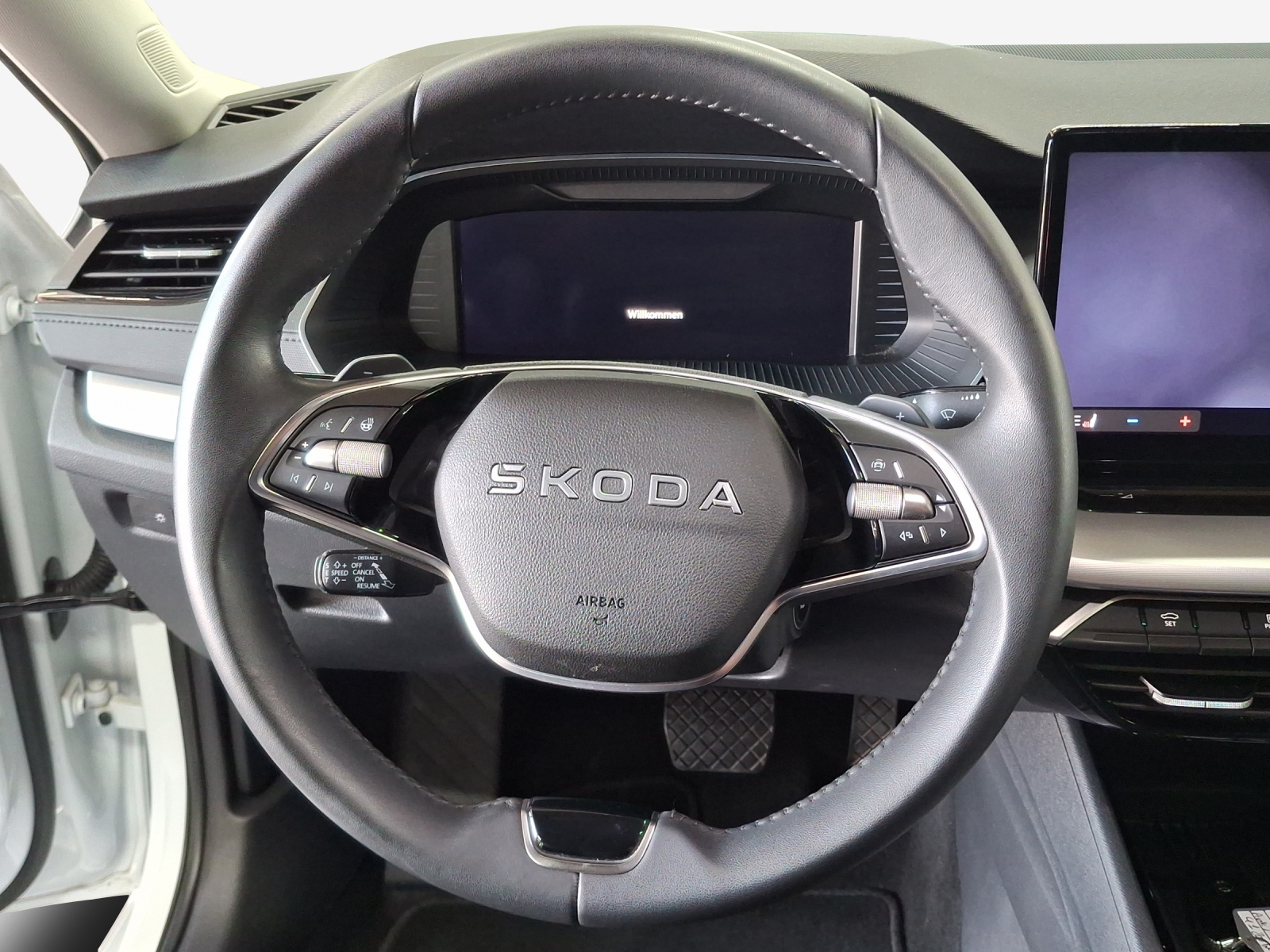 SKODA Octavia Combi 1.5 TSI mHEV DSG Dynamic-image-9
