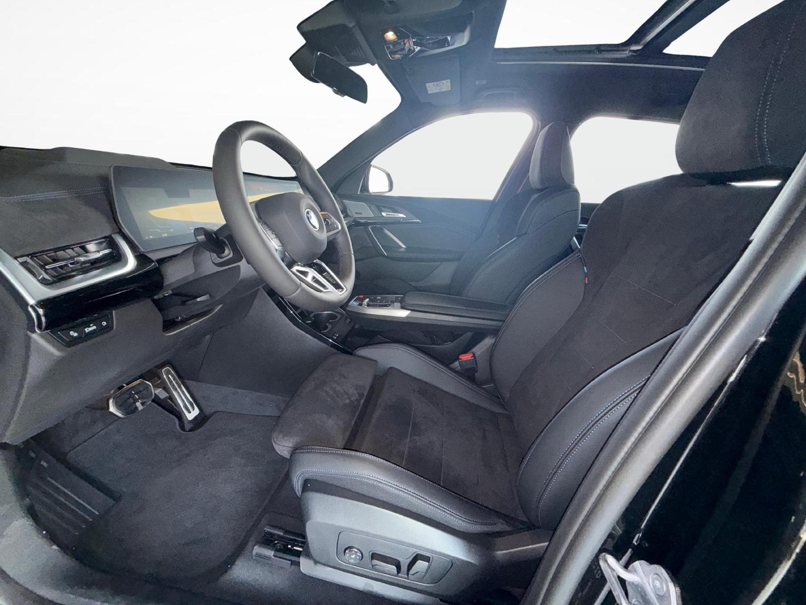 BMW iX1 30 xDrive-image-8