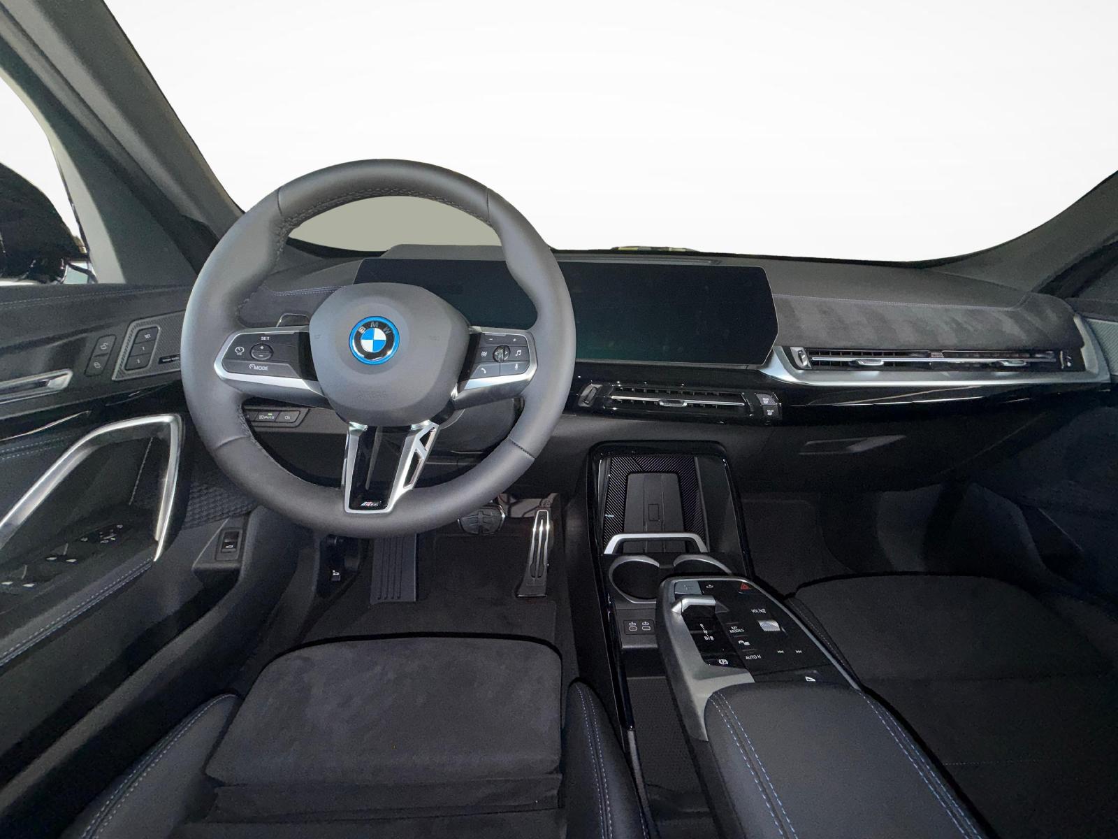 BMW iX1 30 xDrive-image-7