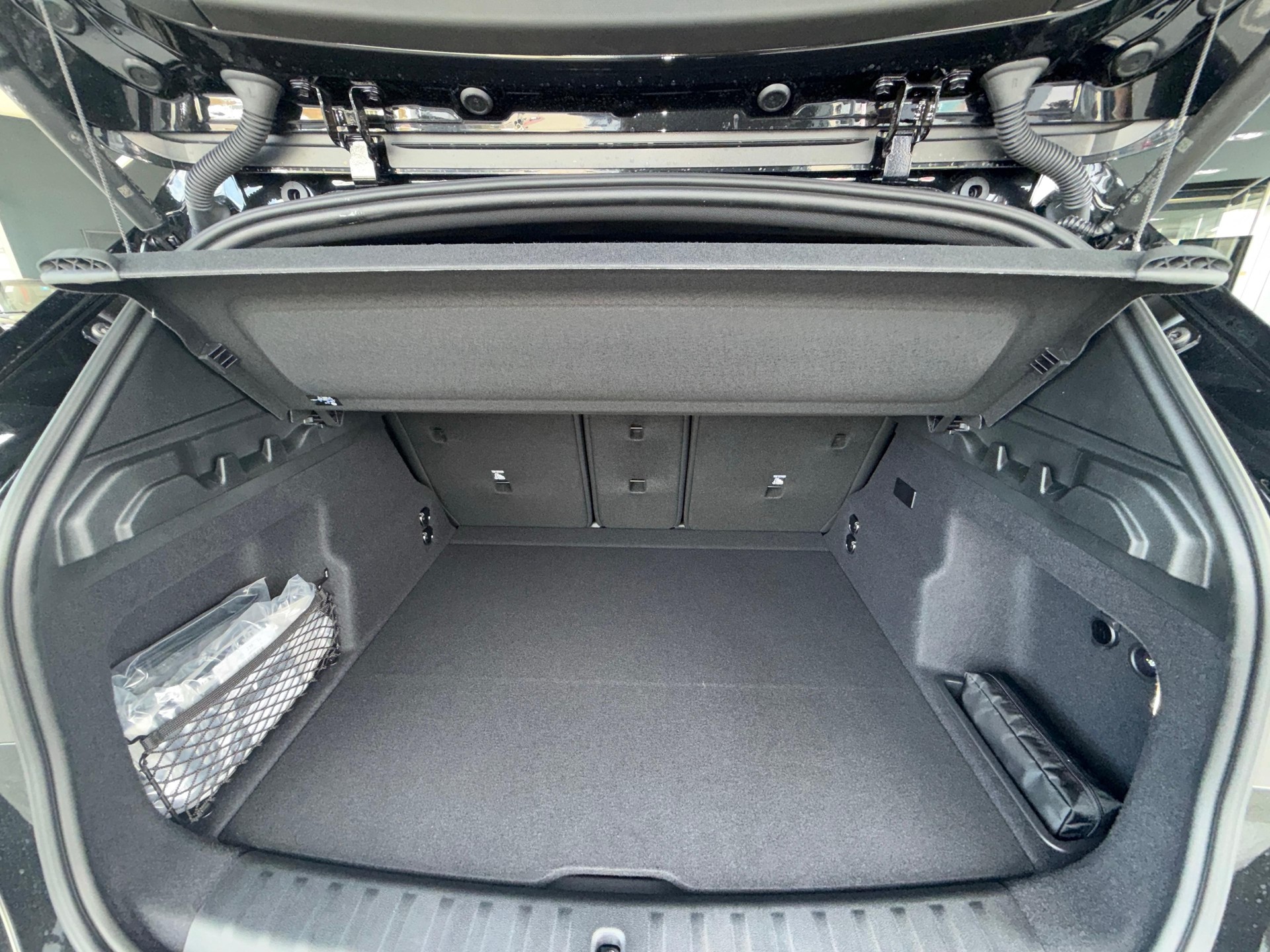 BMW iX1 30 xDrive-image-10
