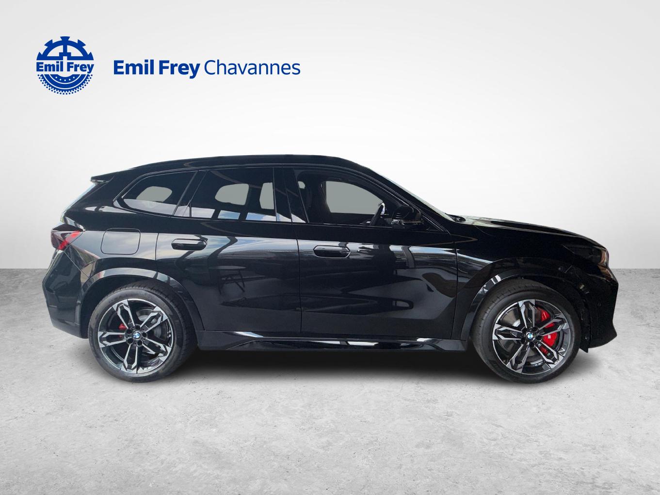 BMW iX1 30 xDrive-image-4