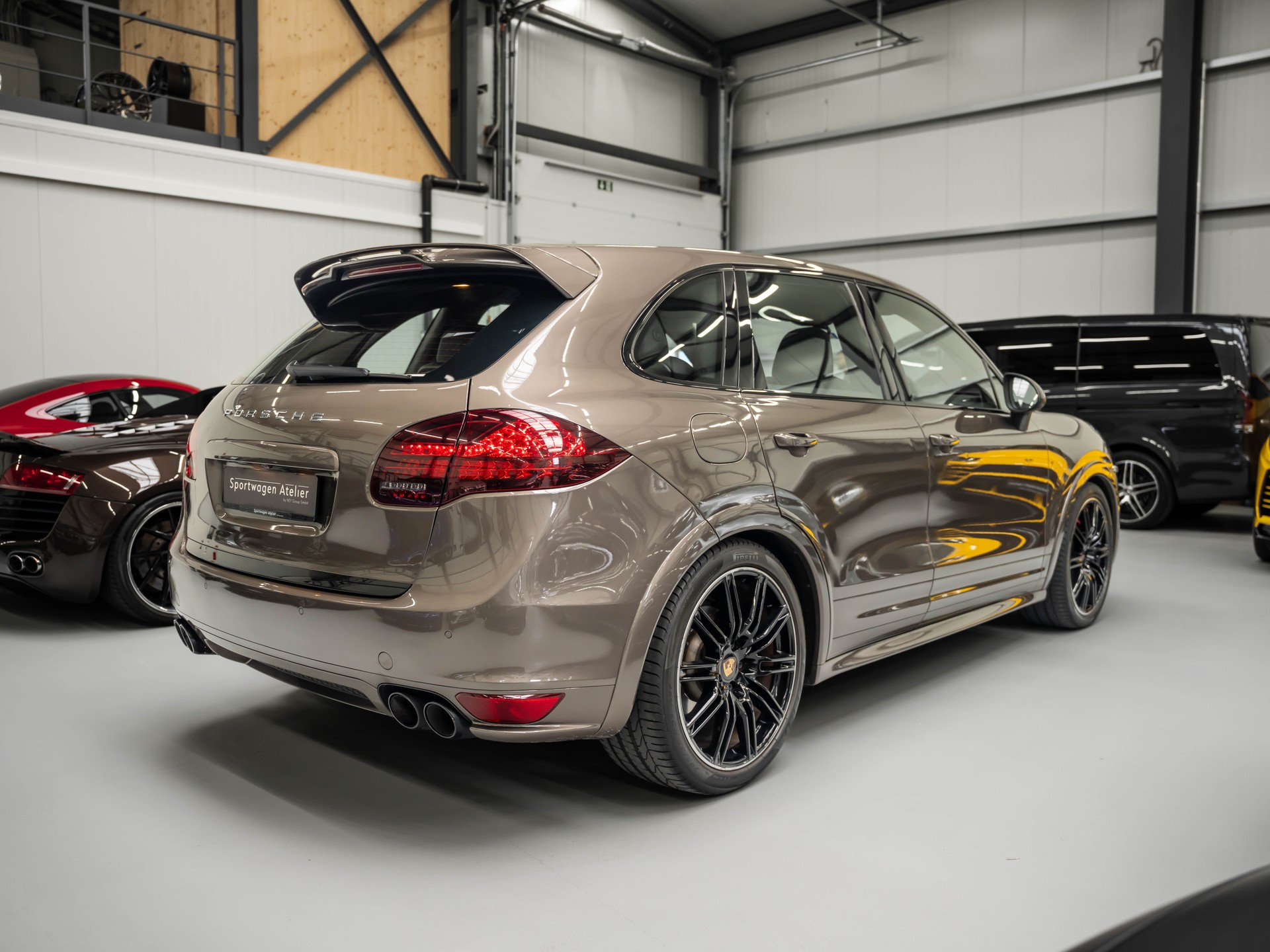 PORSCHE Cayenne GTS-showroom-element-3