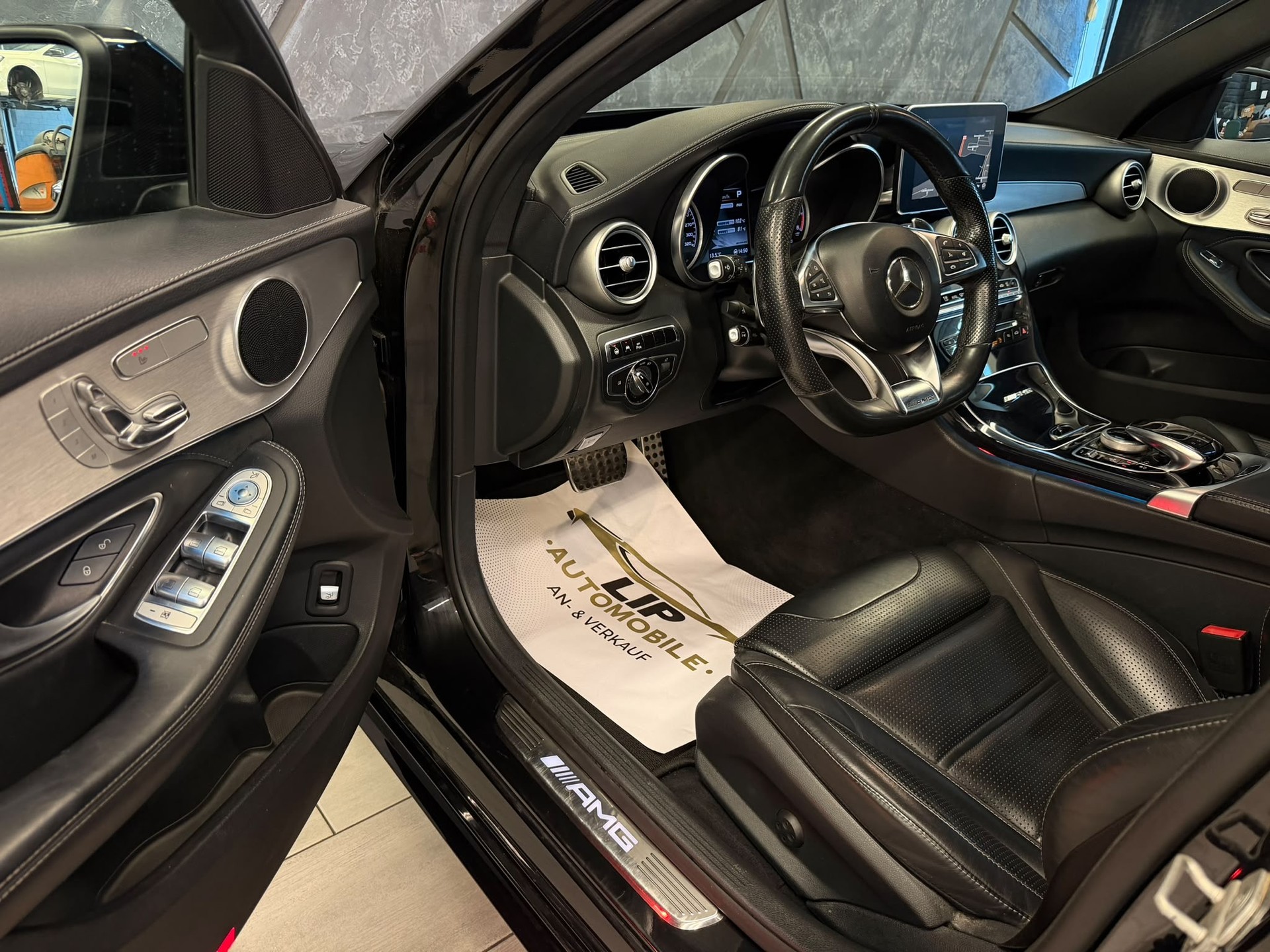 MERCEDES-BENZ C 63 AMG Speedshift-image-11