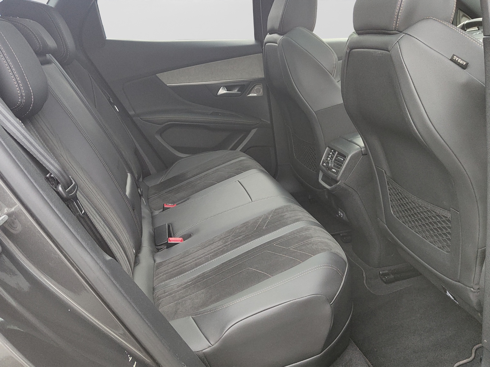 PEUGEOT 3008 1.6 Plug-in Hybrid4 GT Pack-image-5