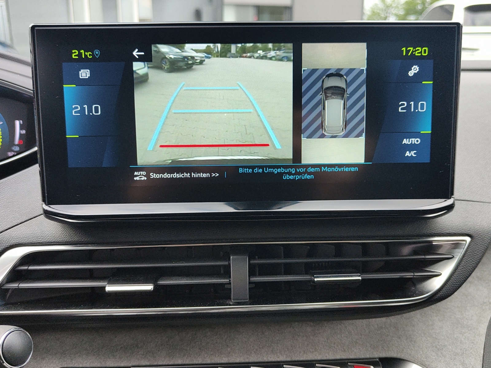 PEUGEOT 3008 1.6 Plug-in Hybrid4 GT Pack-image-9