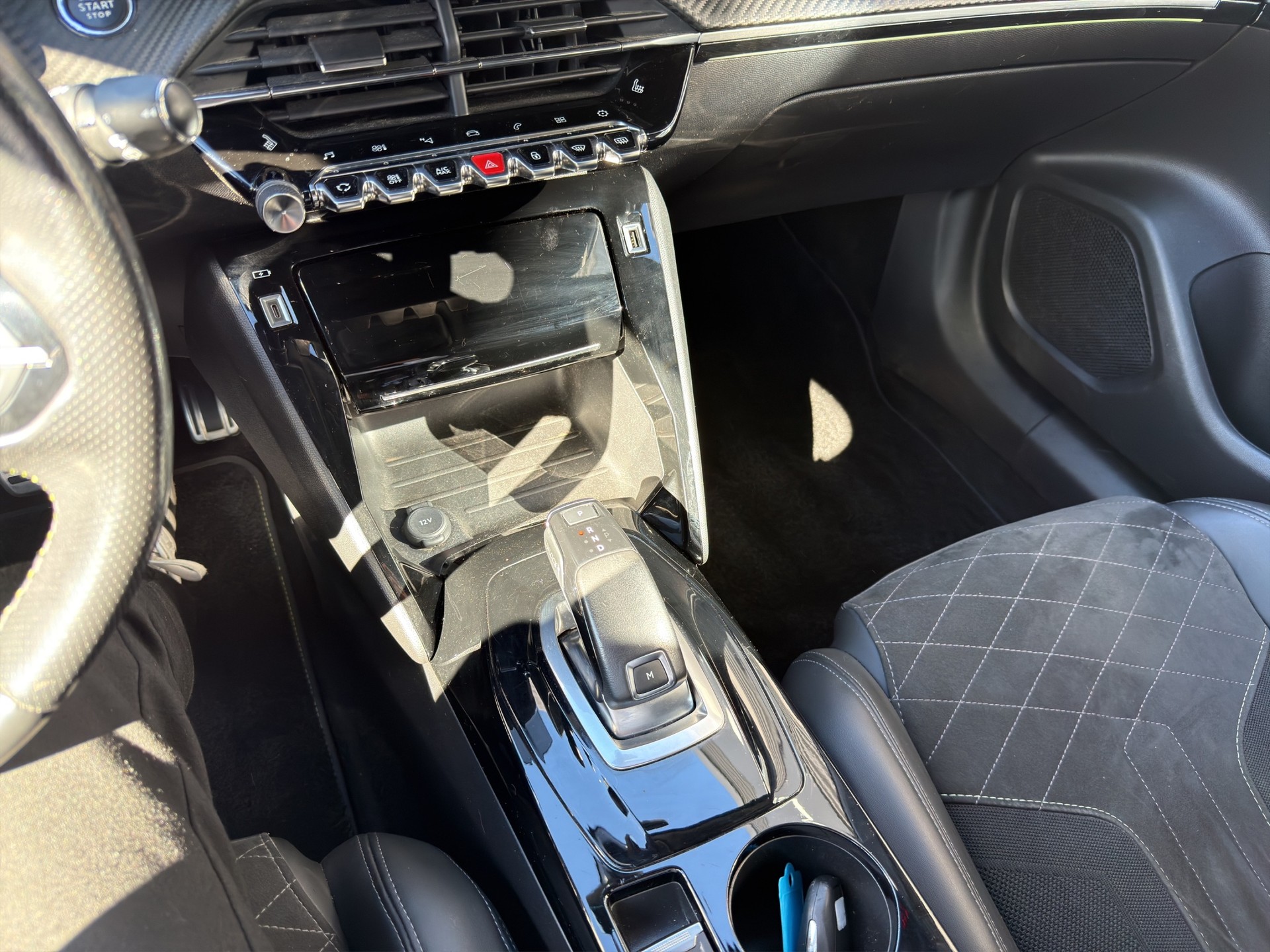 PEUGEOT 2008 1.2 GT Pack-image-10