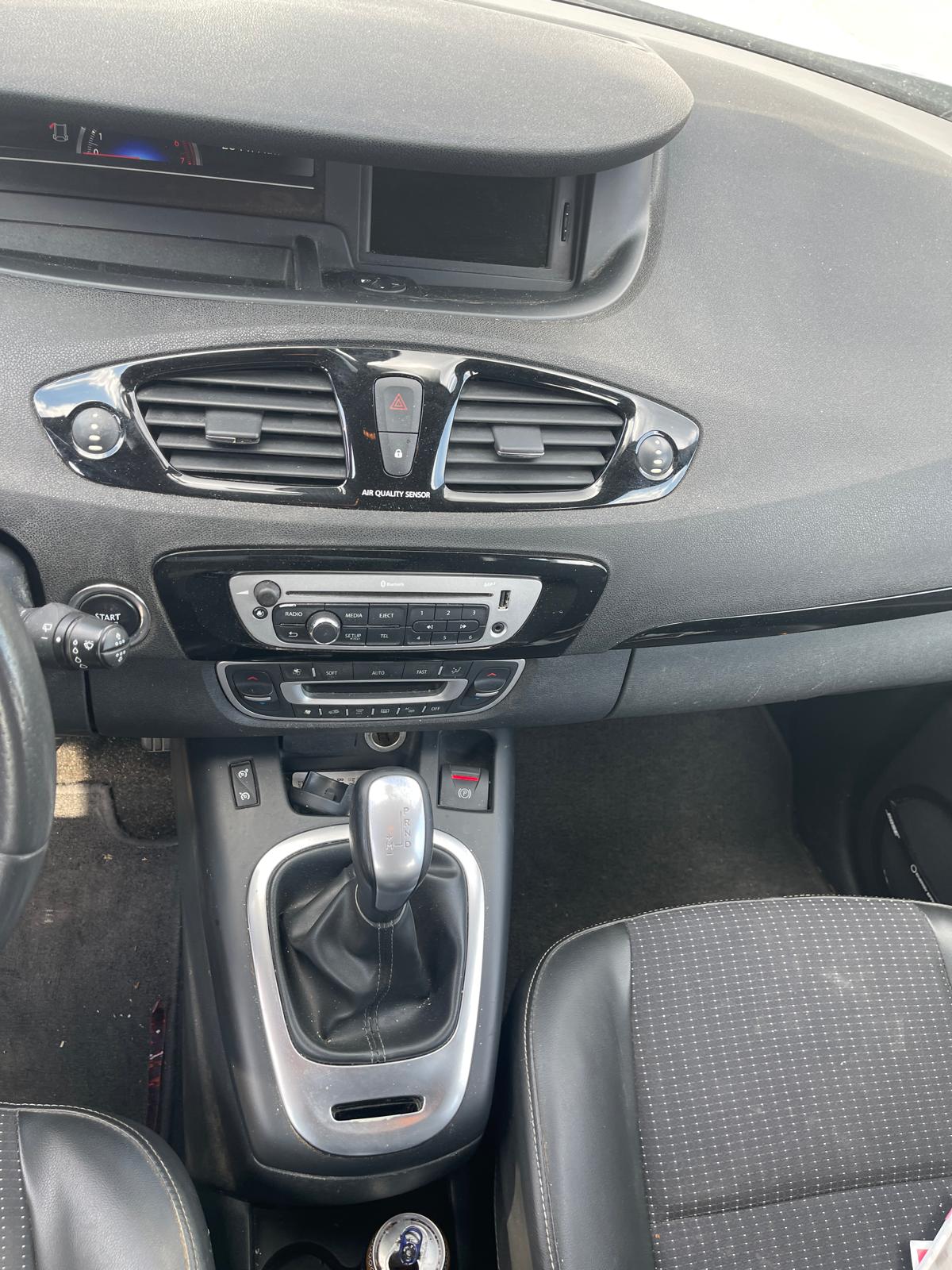 RENAULT Scénic 2.0 16V Bose X-Tronic CVT-image-5