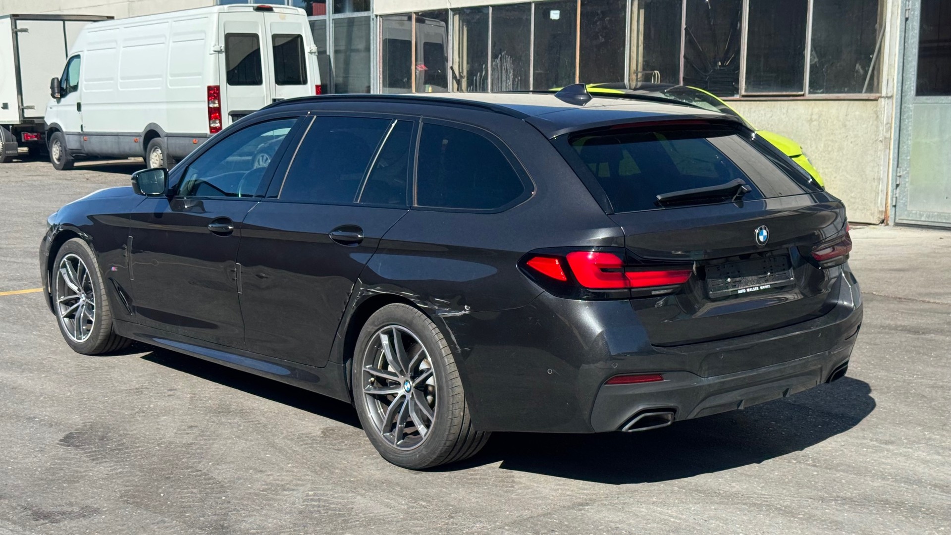 BMW 520d xDrive 48V Touring M Sport Steptronic-image-6