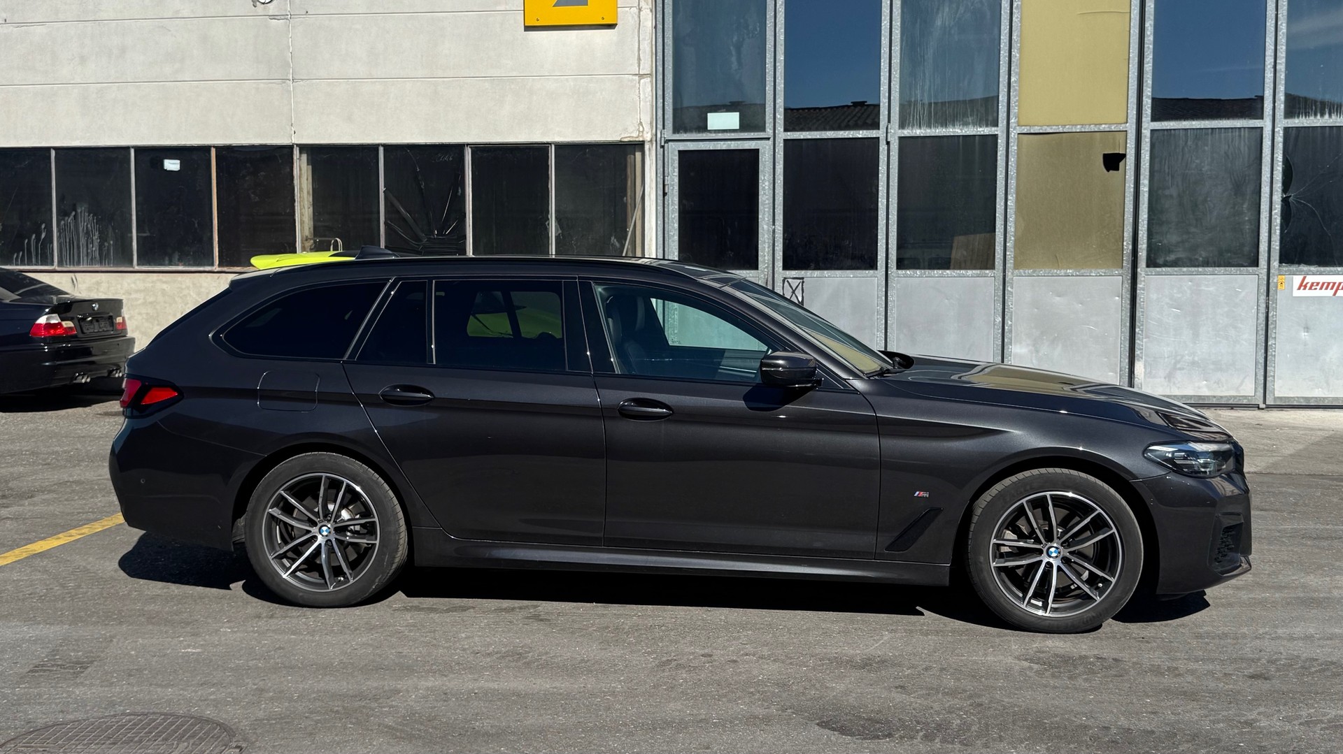 BMW 520d xDrive 48V Touring M Sport Steptronic-image-3
