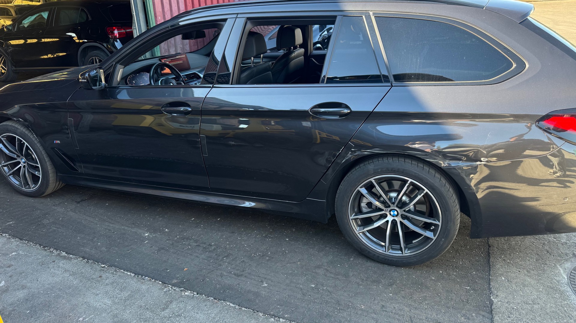BMW 520d xDrive 48V Touring M Sport Steptronic-image-8