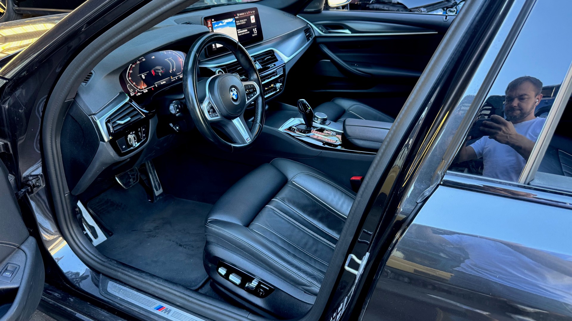 BMW 520d xDrive 48V Touring M Sport Steptronic-image-12