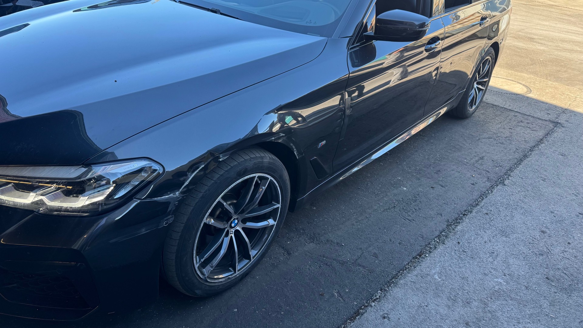 BMW 520d xDrive 48V Touring M Sport Steptronic-image-9