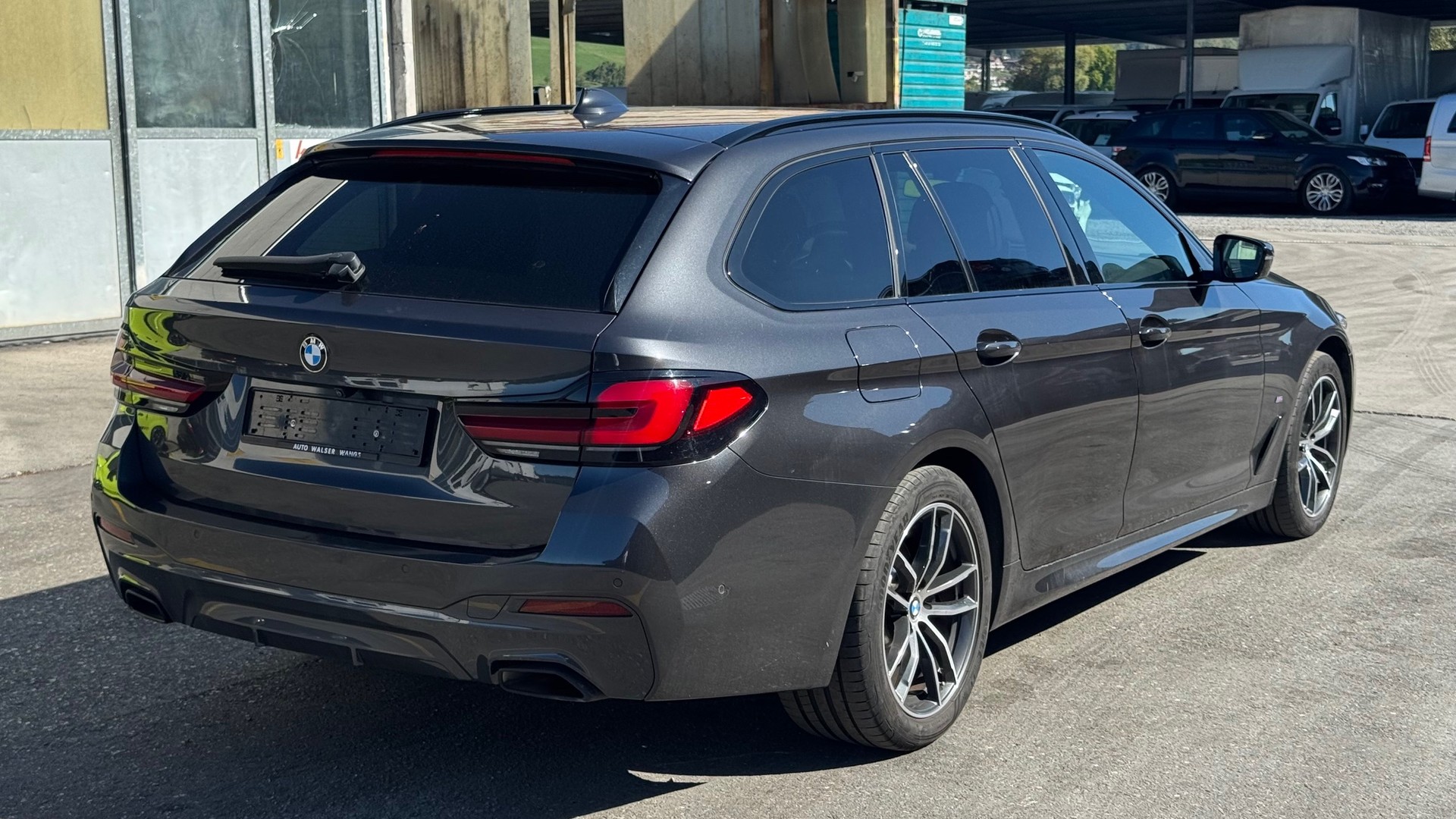 BMW 520d xDrive 48V Touring M Sport Steptronic-image-4