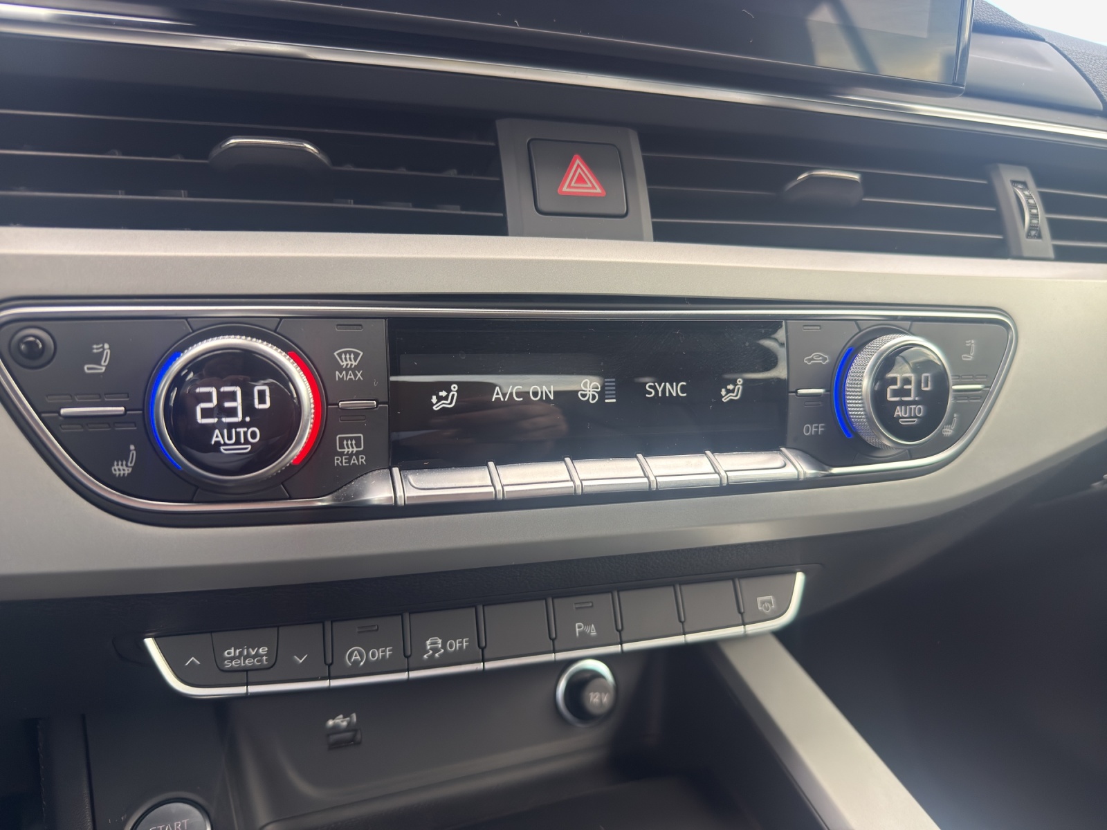 AUDI A5 Cabriolet 40 TFSI advanced S-tronic-image-12