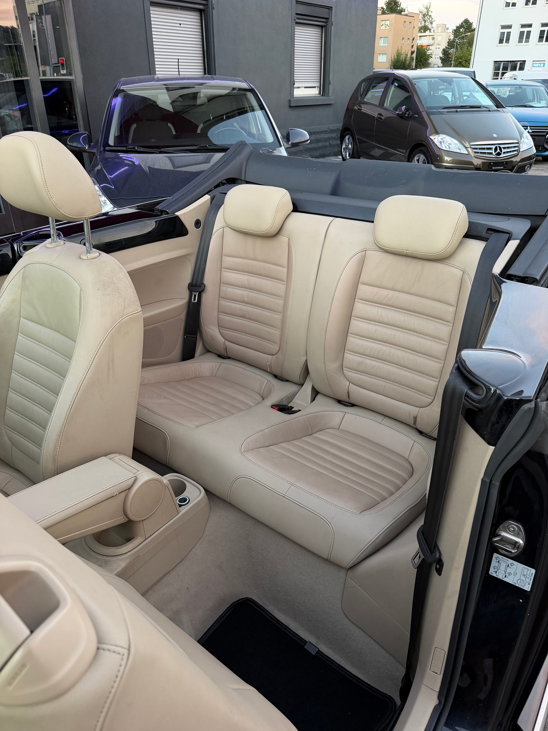 VW Beetle Cabrio 1.2 TSI BMT Design-image-14