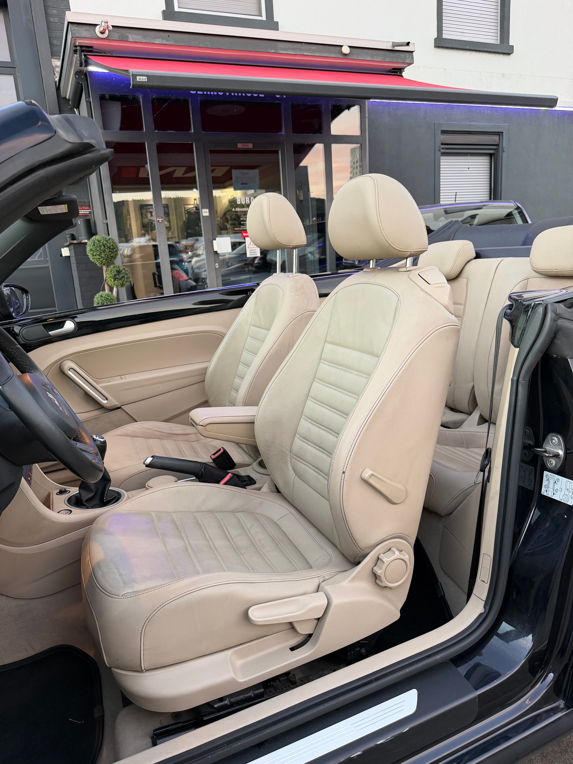 VW Beetle Cabrio 1.2 TSI BMT Design-image-12