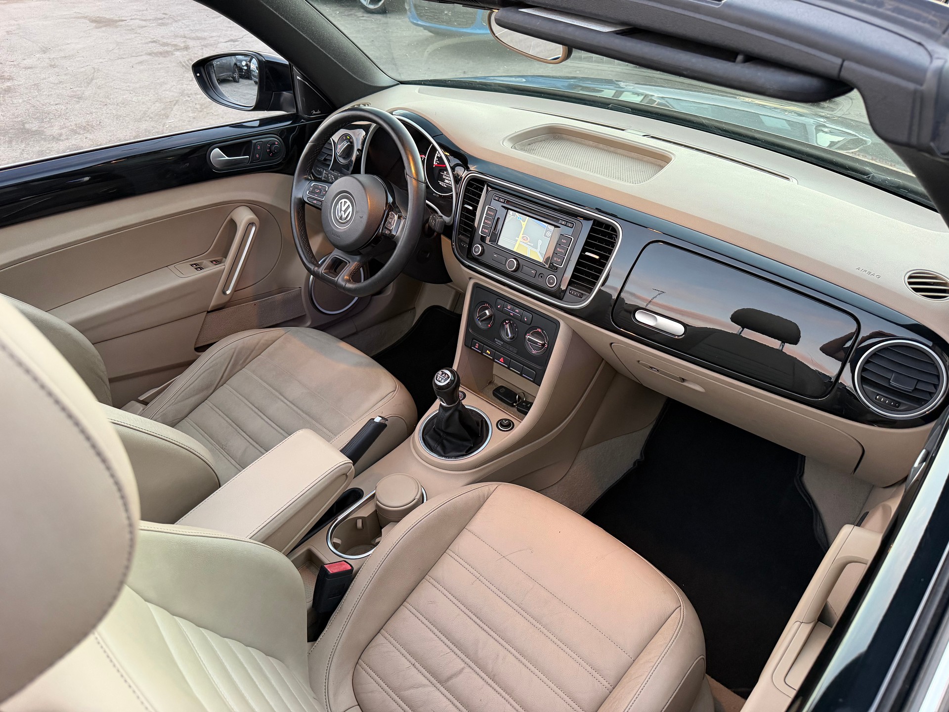 VW Beetle Cabrio 1.2 TSI BMT Design-image-15