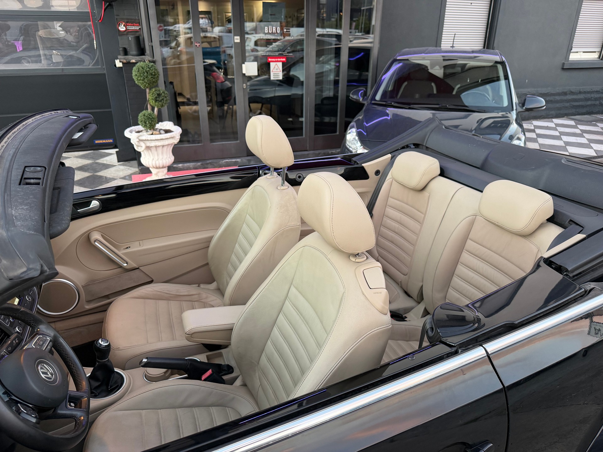 VW Beetle Cabrio 1.2 TSI BMT Design-image-10