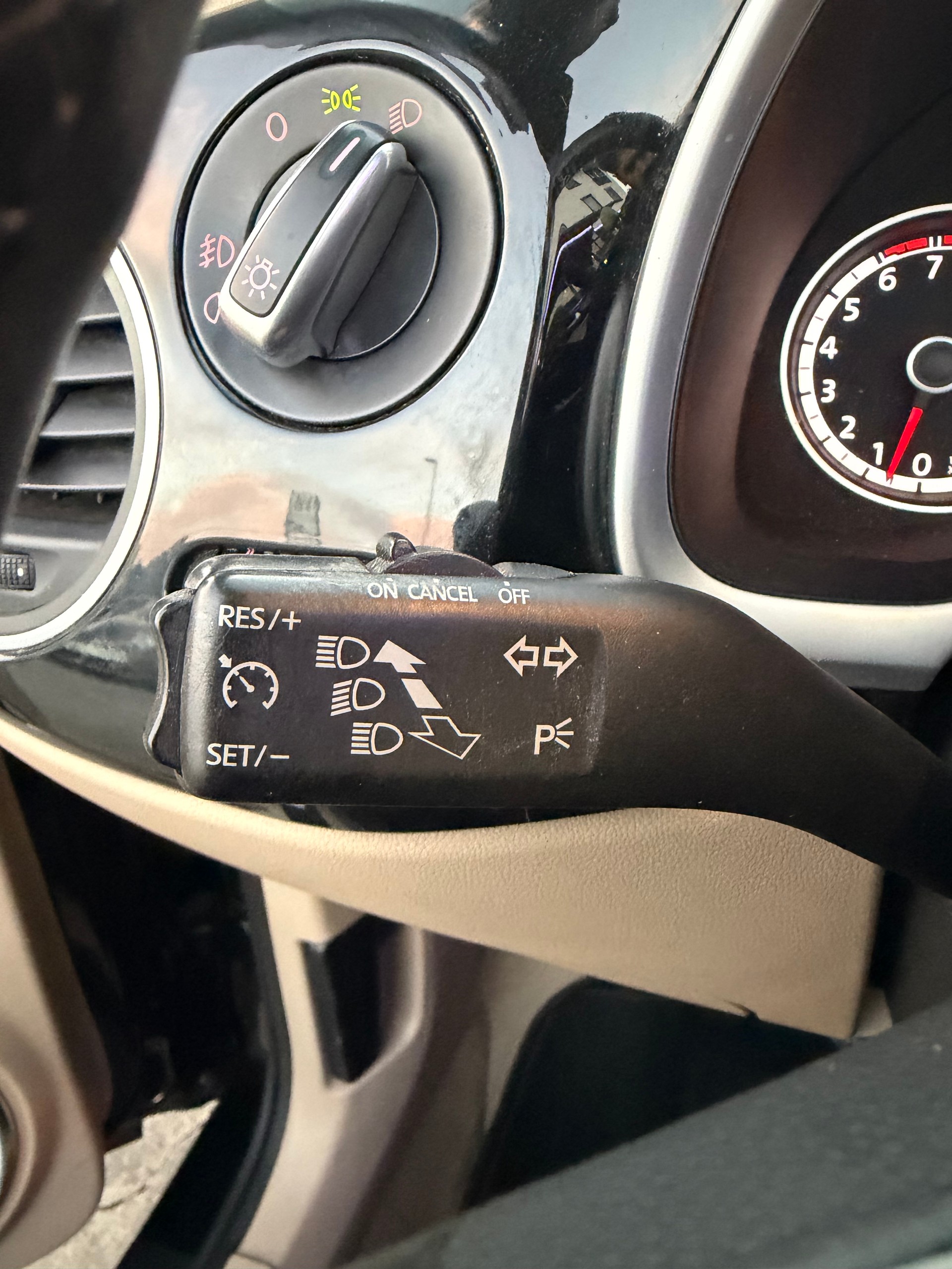 VW Beetle Cabrio 1.2 TSI BMT Design-image-18