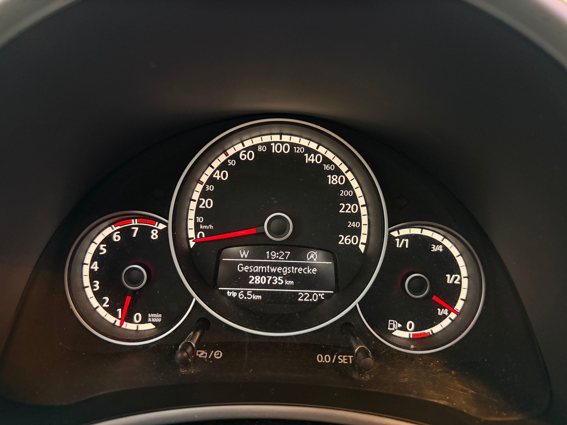 VW Beetle Cabrio 1.2 TSI BMT Design-image-24