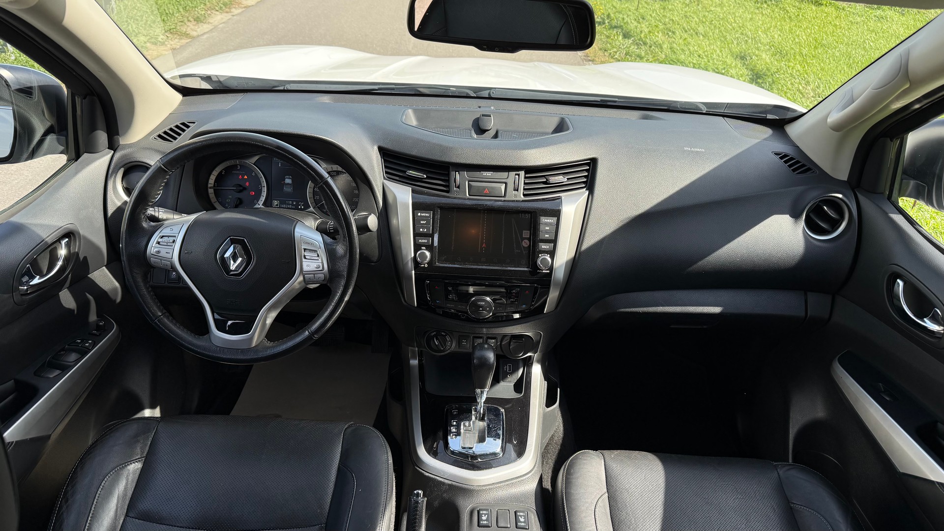 RENAULT Alaskan DC Twin Turbo dCi 190 4WD Intens A-image-8