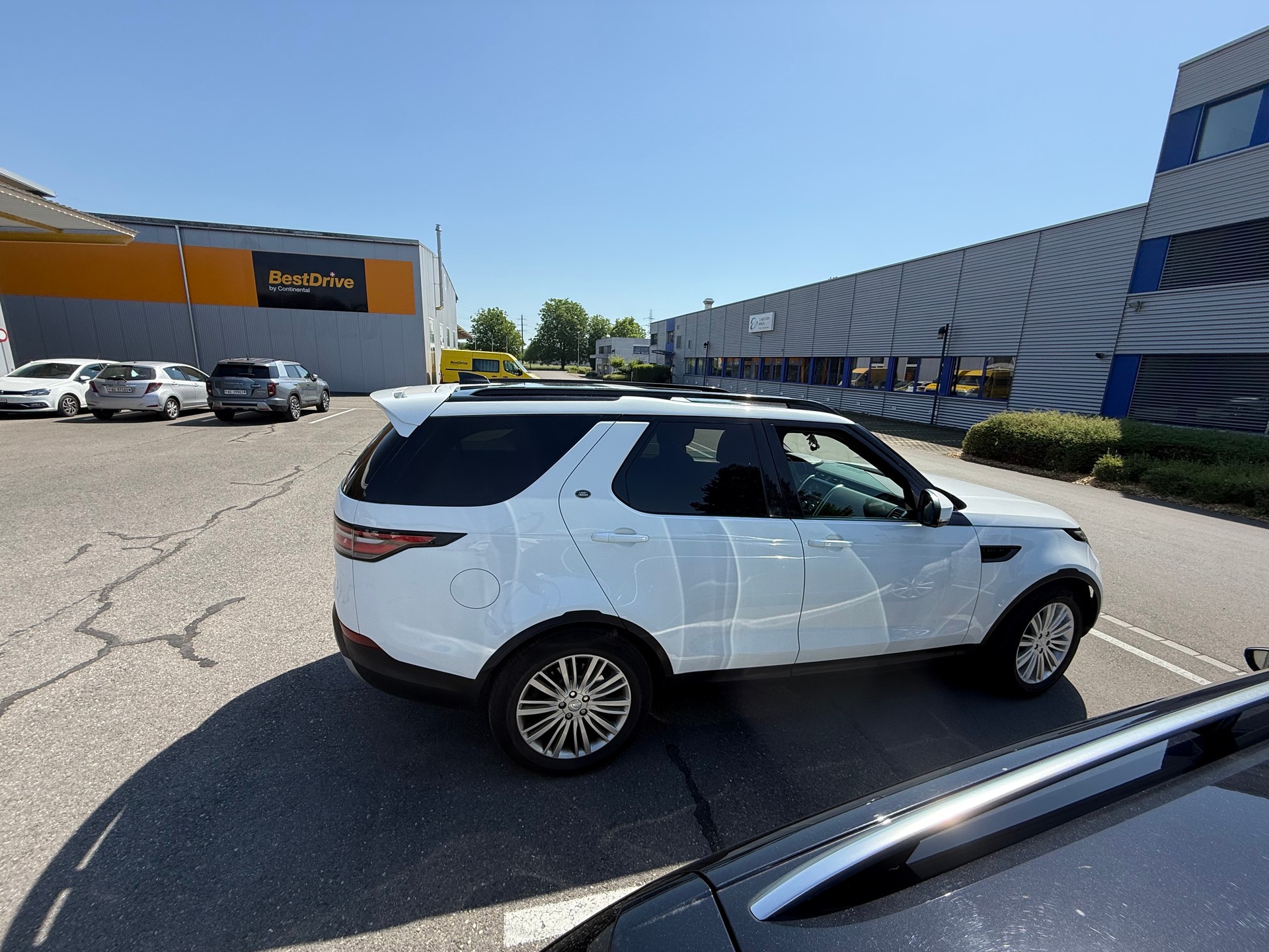 LAND ROVER 2.0 TD4 HSE Luxury *7 Sitzer*AHK*Glasschiebedach-image-2