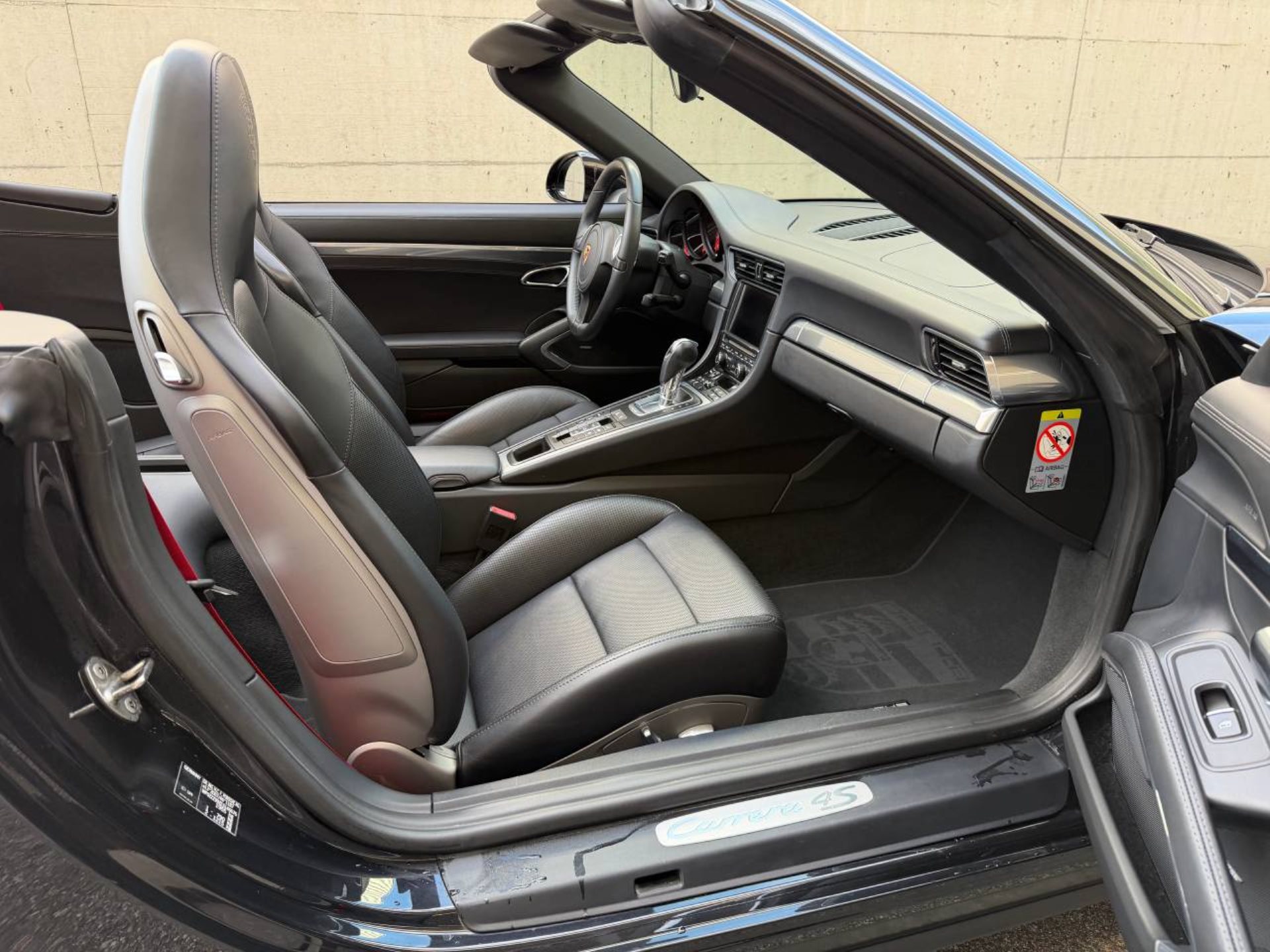 PORSCHE 911 Carrera 4S Cabriolet-image-24