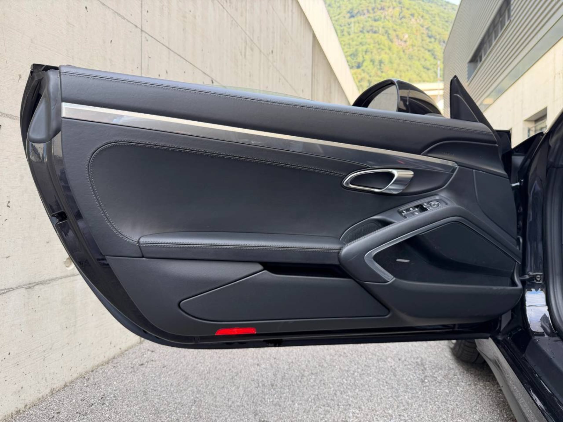 PORSCHE 911 Carrera 4S Cabriolet-image-28