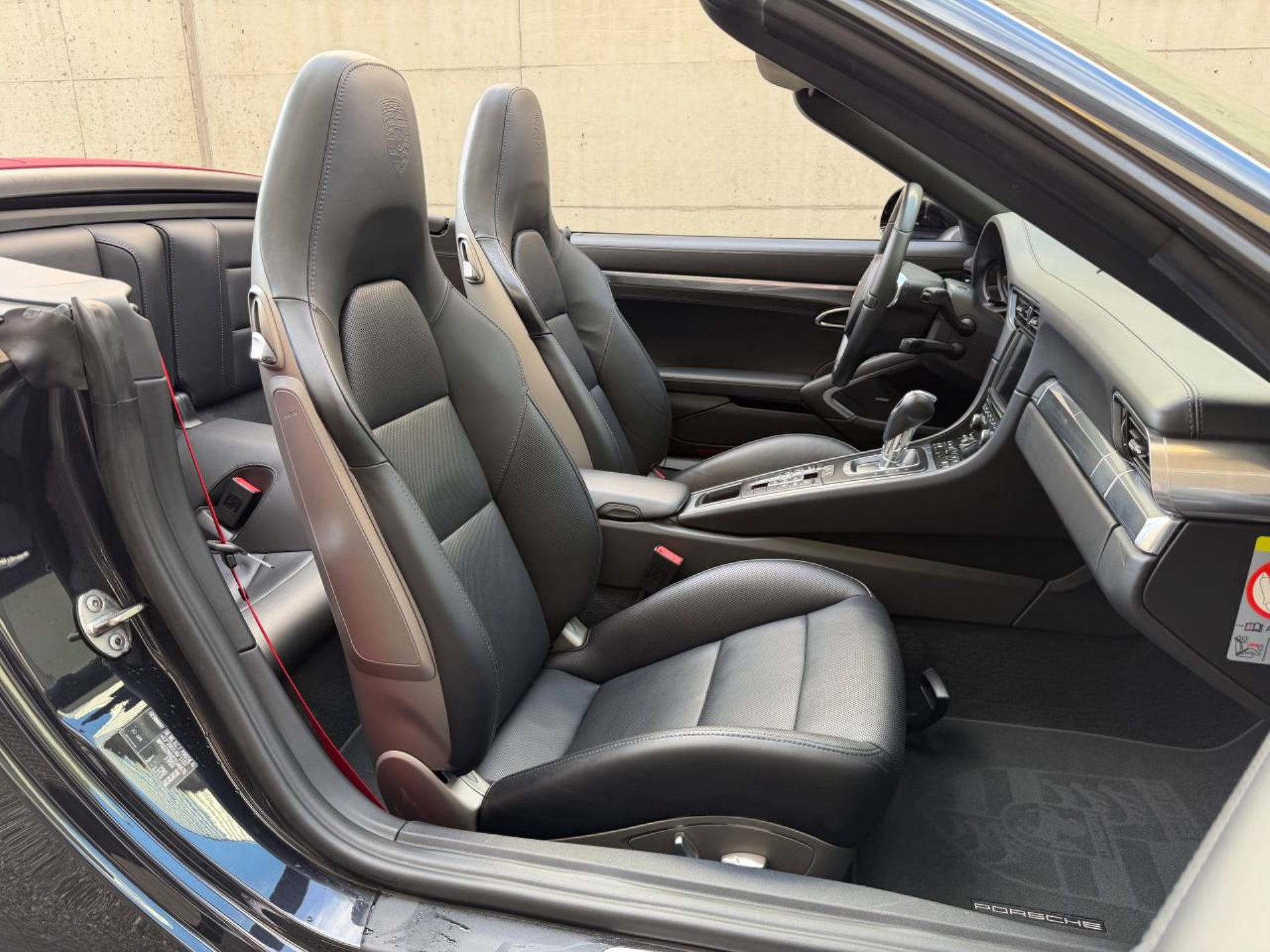 PORSCHE 911 Carrera 4S Cabriolet-image-18
