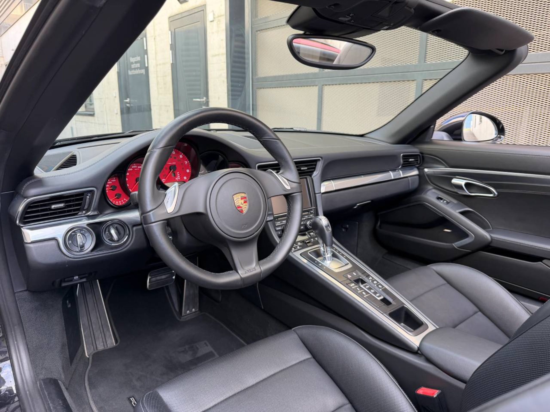 PORSCHE 911 Carrera 4S Cabriolet-image-3