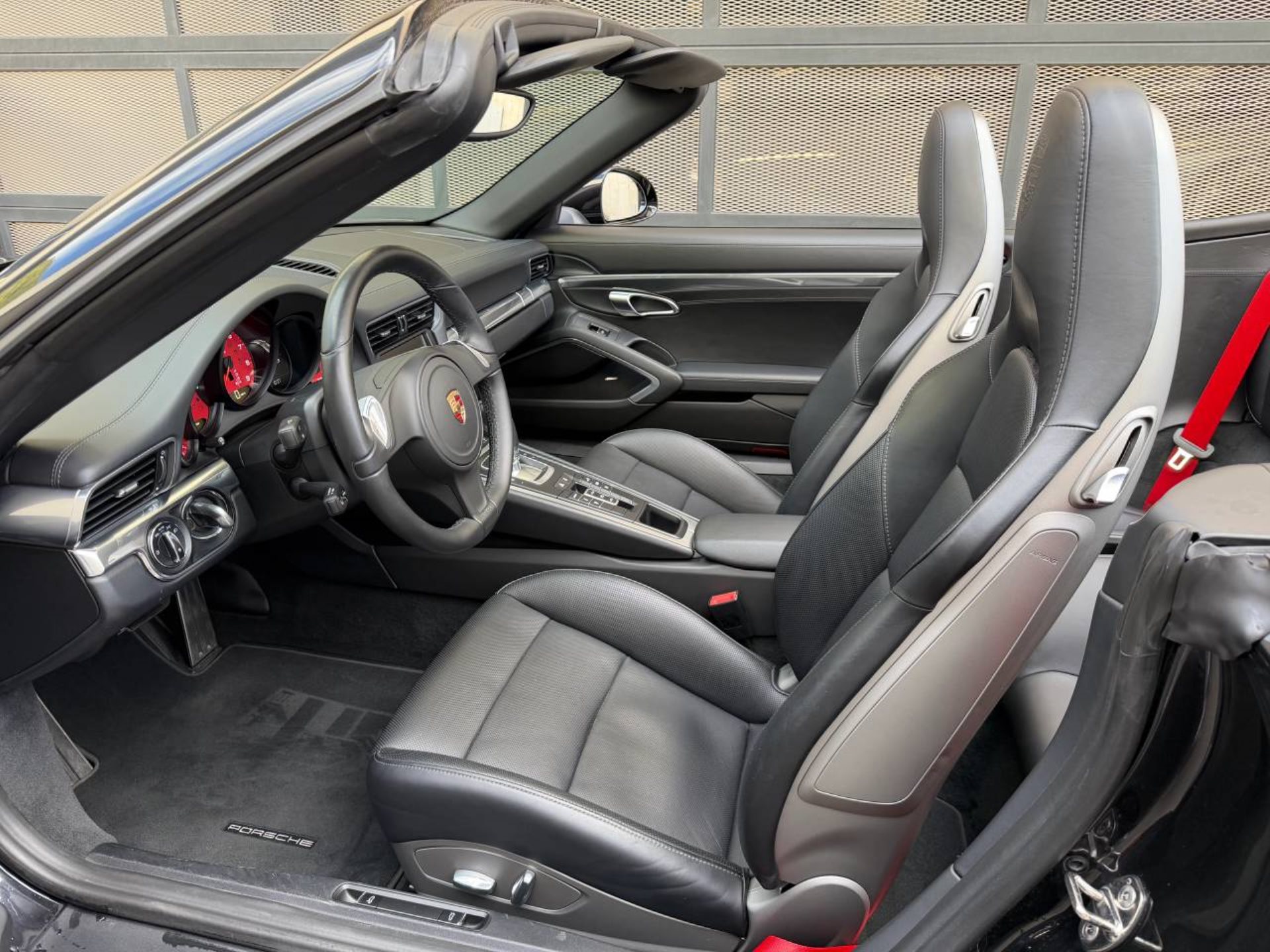 PORSCHE 911 Carrera 4S Cabriolet-image-4