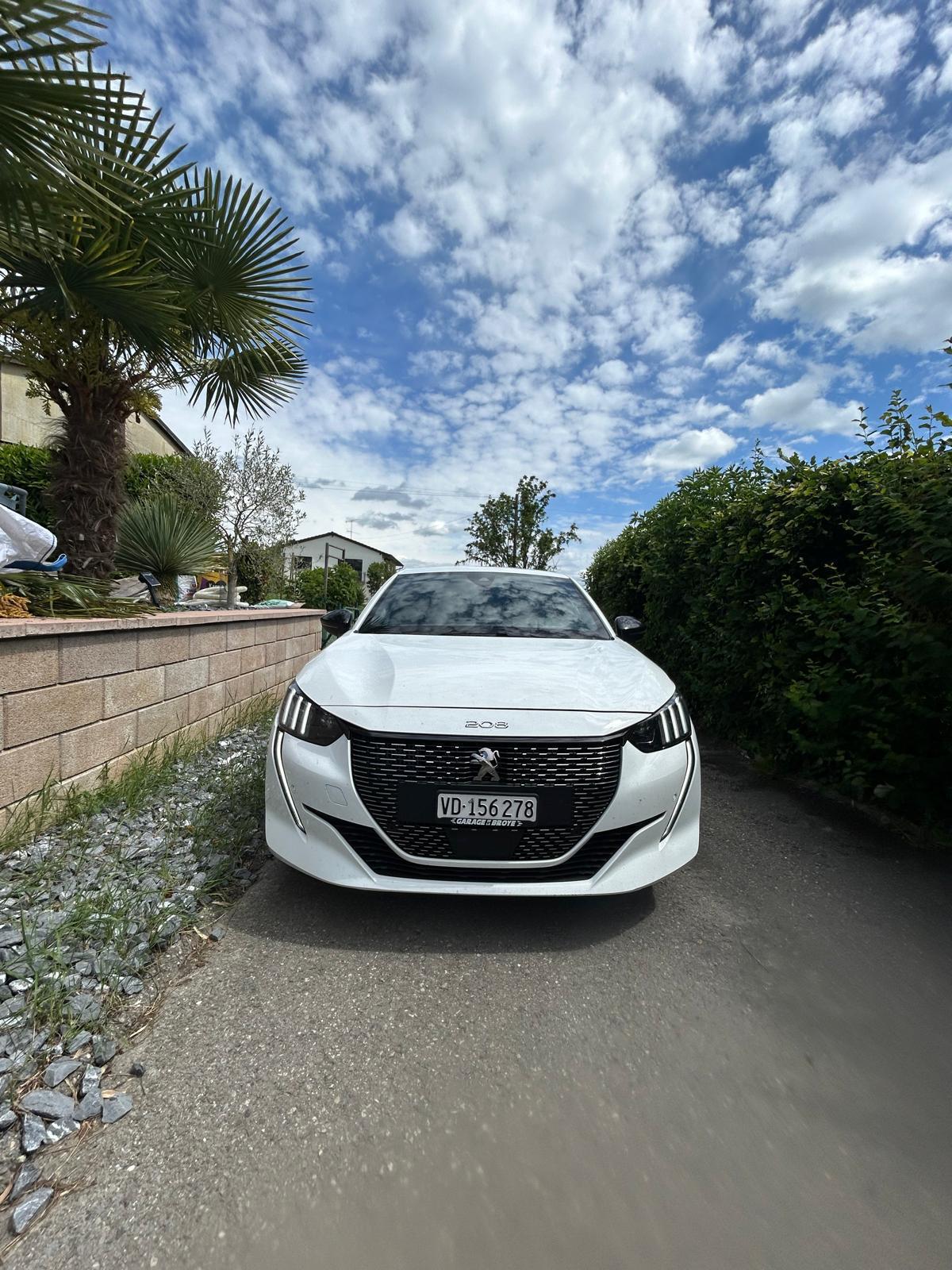 PEUGEOT 1.2 PureTech 100 GT Line-image-3